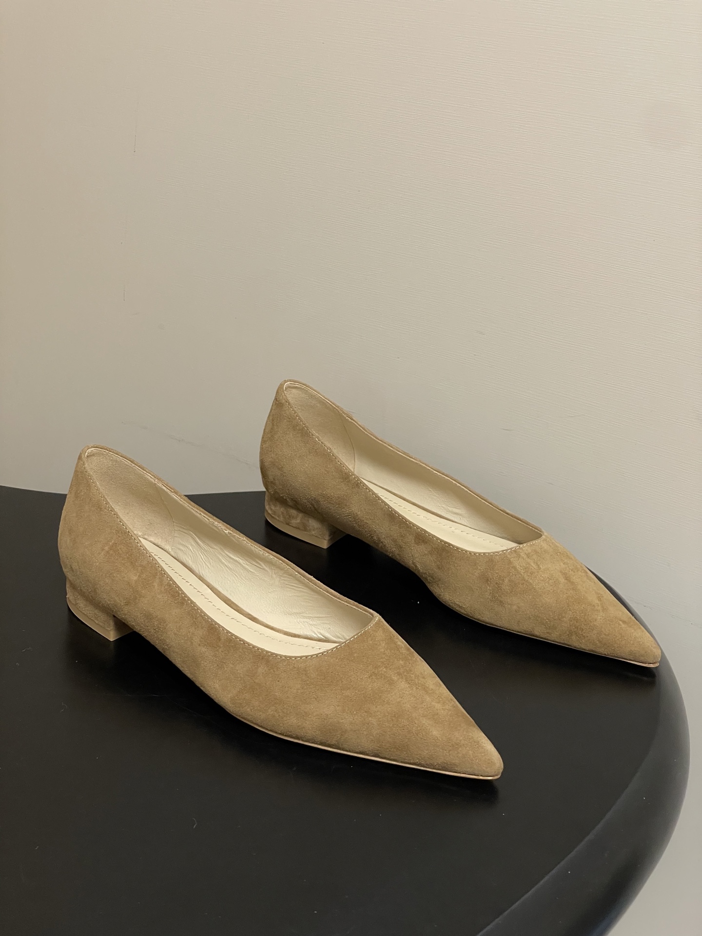 지안비토 로시(GIANVITO ROSSI) 포인티드 플랫슈즈 신발