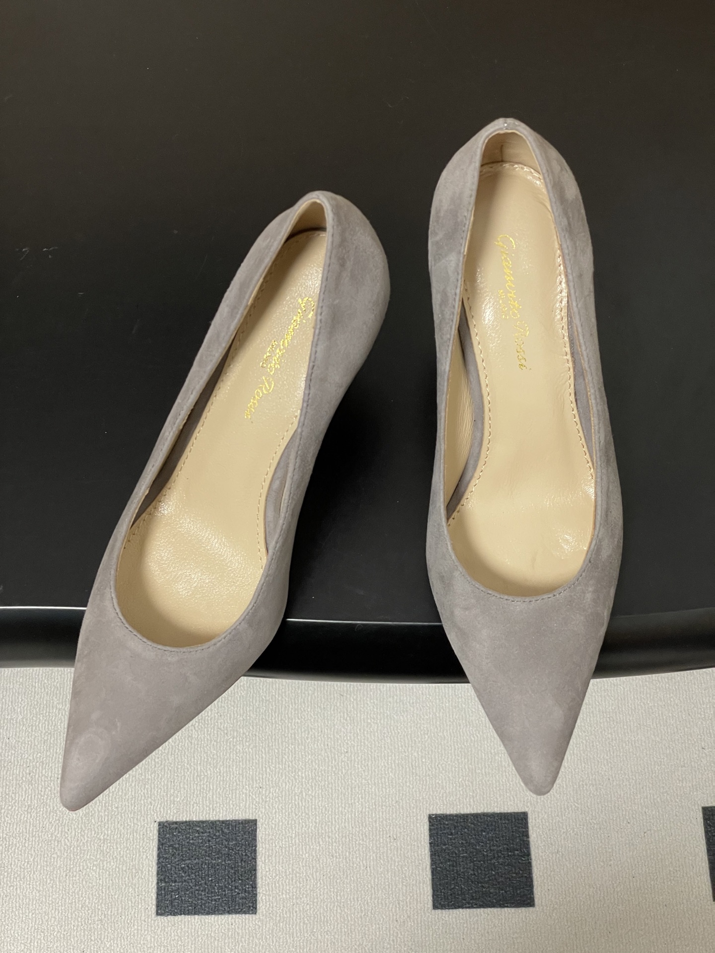 지안비토 로시(GIANVITO ROSSI) 포인티드 하이힐 신발