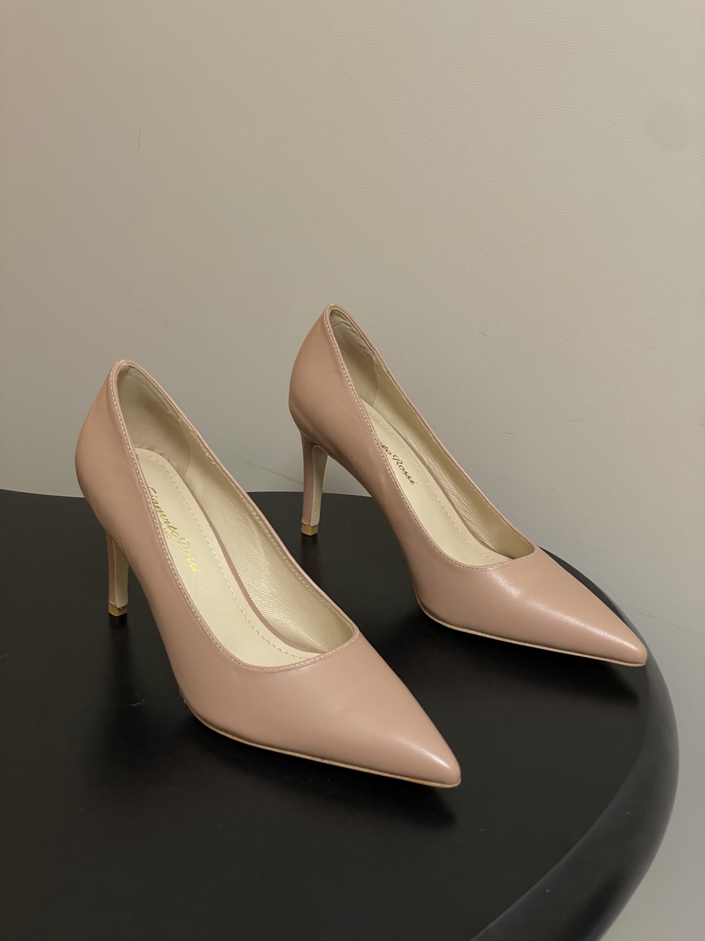 지안비토 로시(GIANVITO ROSSI) 포인티드 하이힐 신발