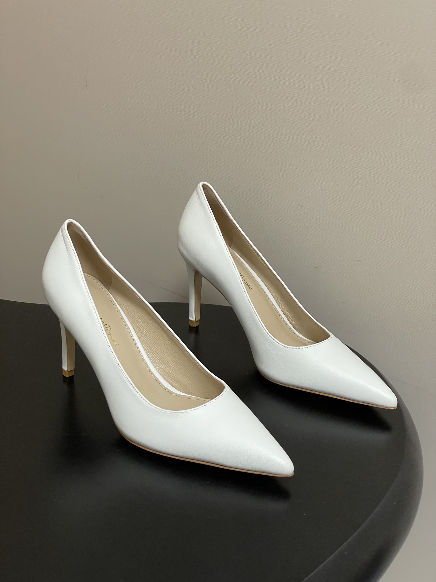 지안비토 로시(GIANVITO ROSSI) 포인티드 하이힐 신발