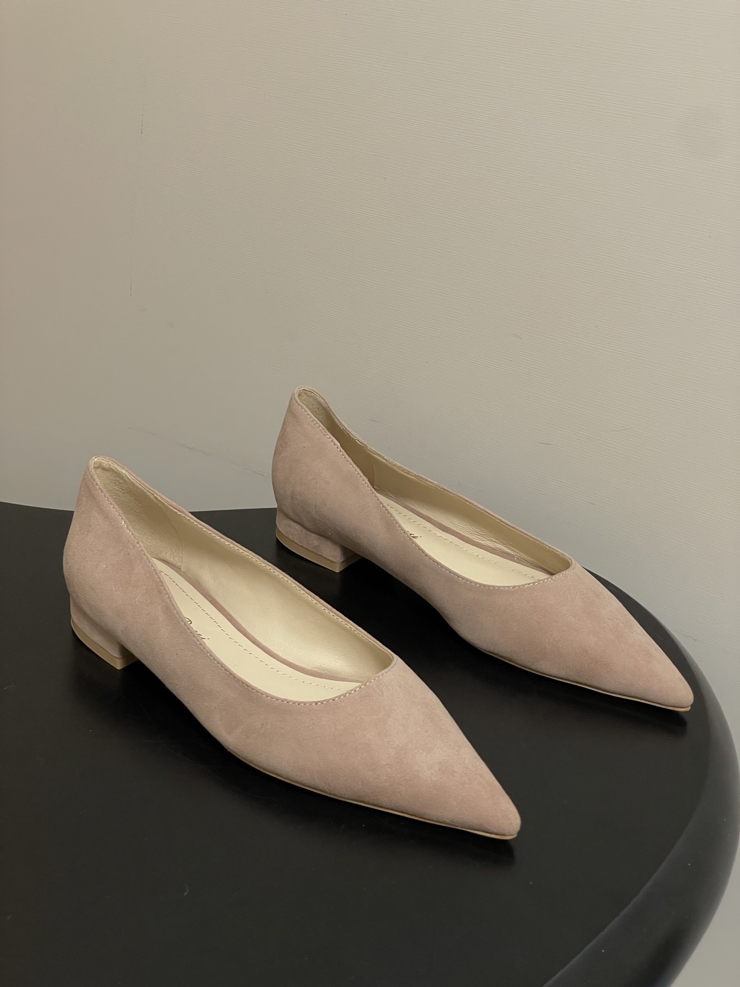 지안비토 로시(GIANVITO ROSSI) 포인티드 플랫슈즈 신발