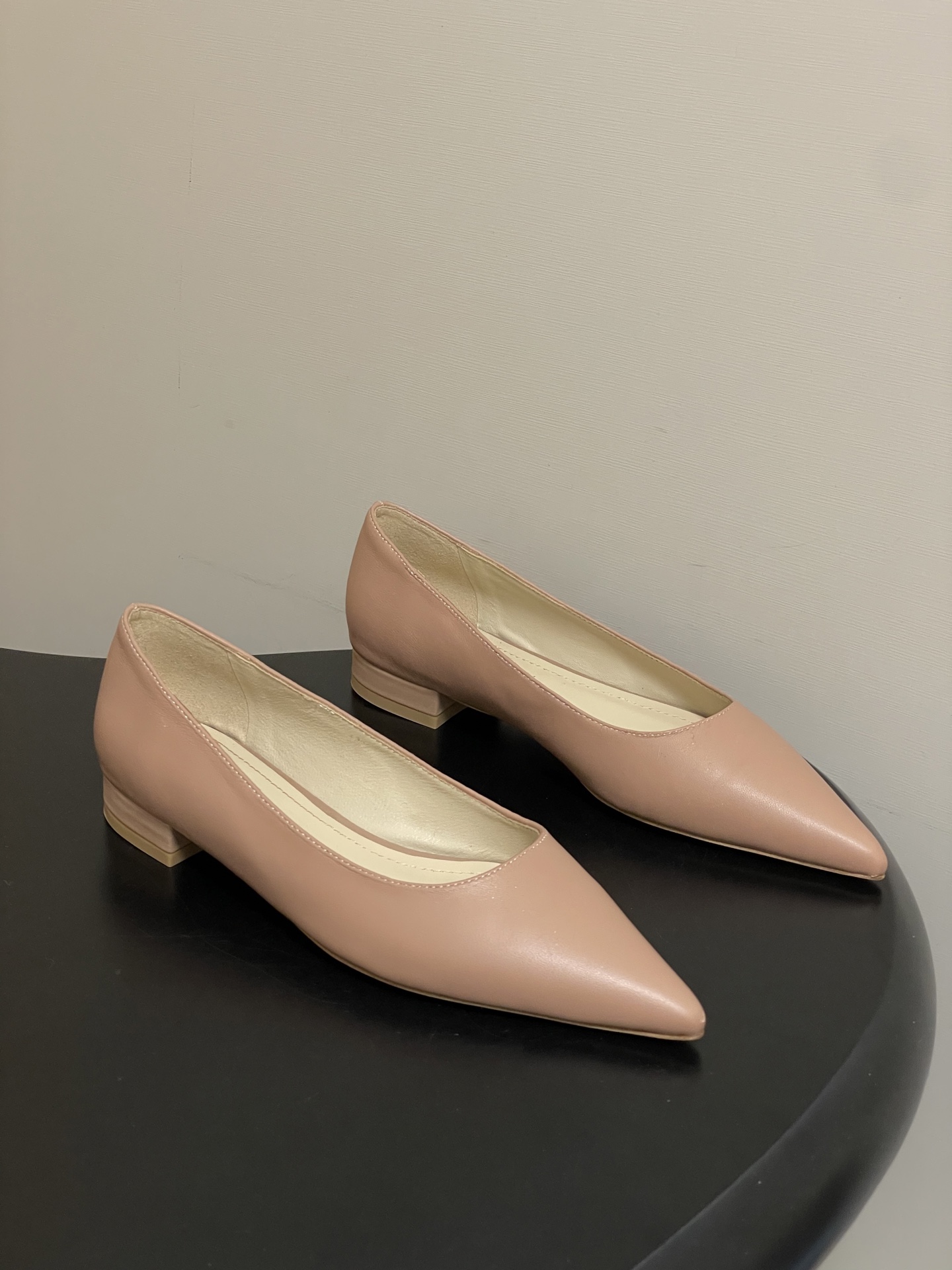 지안비토 로시(GIANVITO ROSSI) 포인티드 플랫슈즈 신발