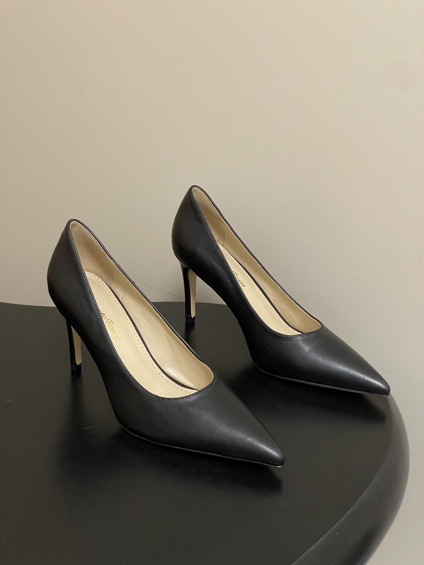 지안비토 로시(GIANVITO ROSSI) 포인티드 하이힐 신발