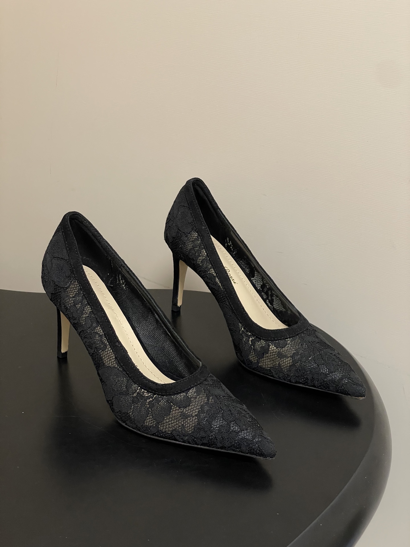 지안비토 로시(GIANVITO ROSSI) 메쉬 포인티드 하이힐 신발