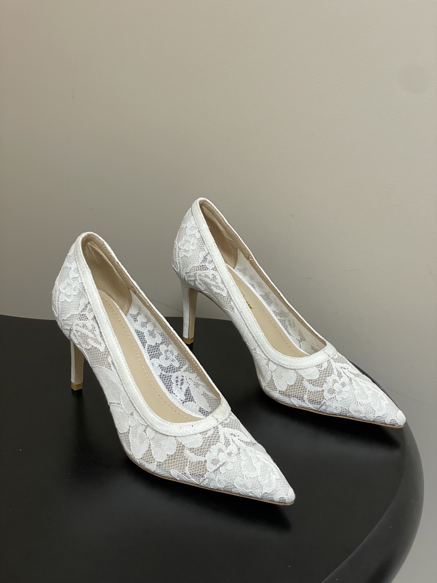 지안비토 로시(GIANVITO ROSSI) 메쉬 포인티드 하이힐 신발