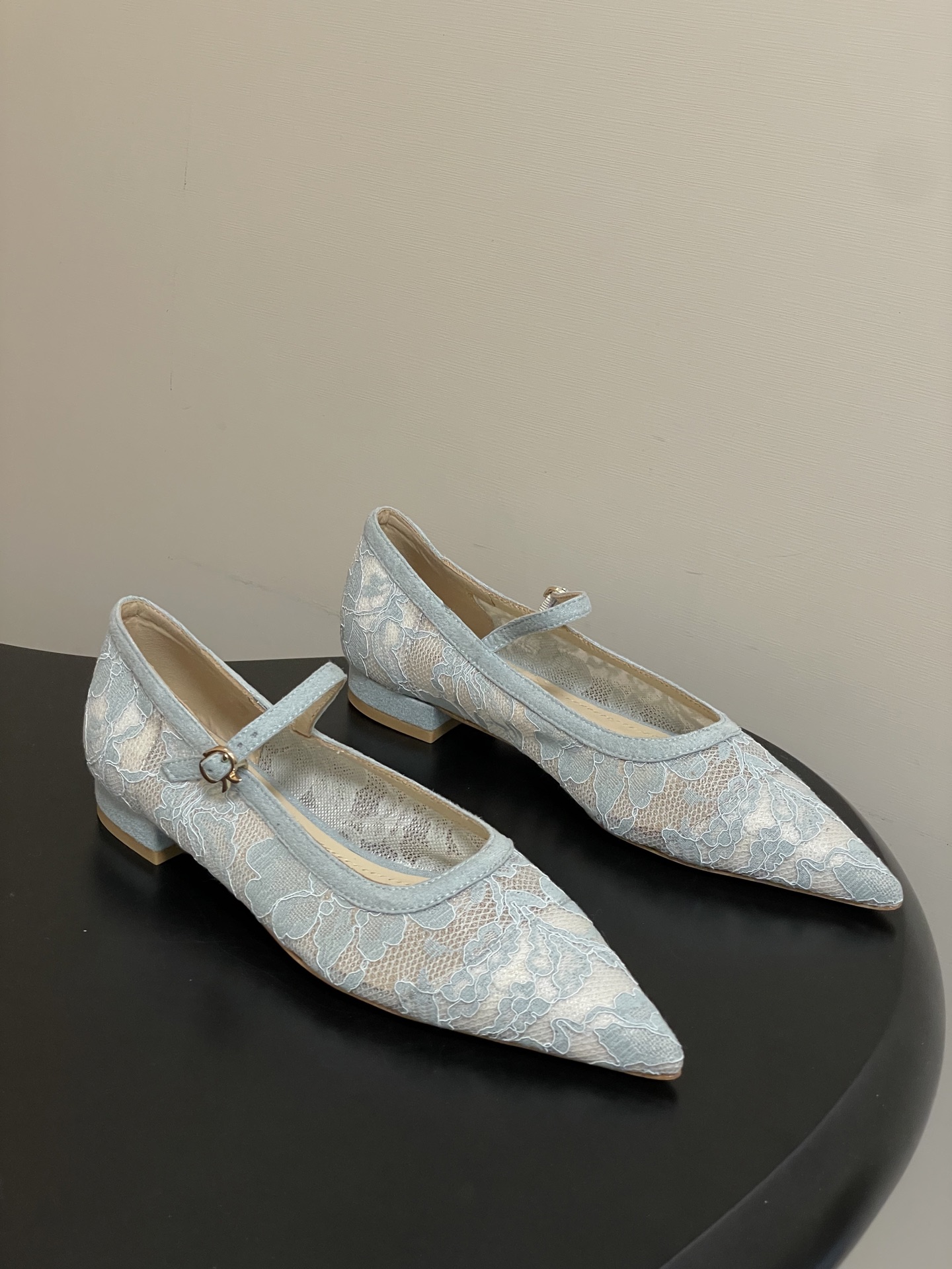 지안비토 로시(GIANVITO ROSSI) 메쉬 포인티드 플랫슈즈 신발