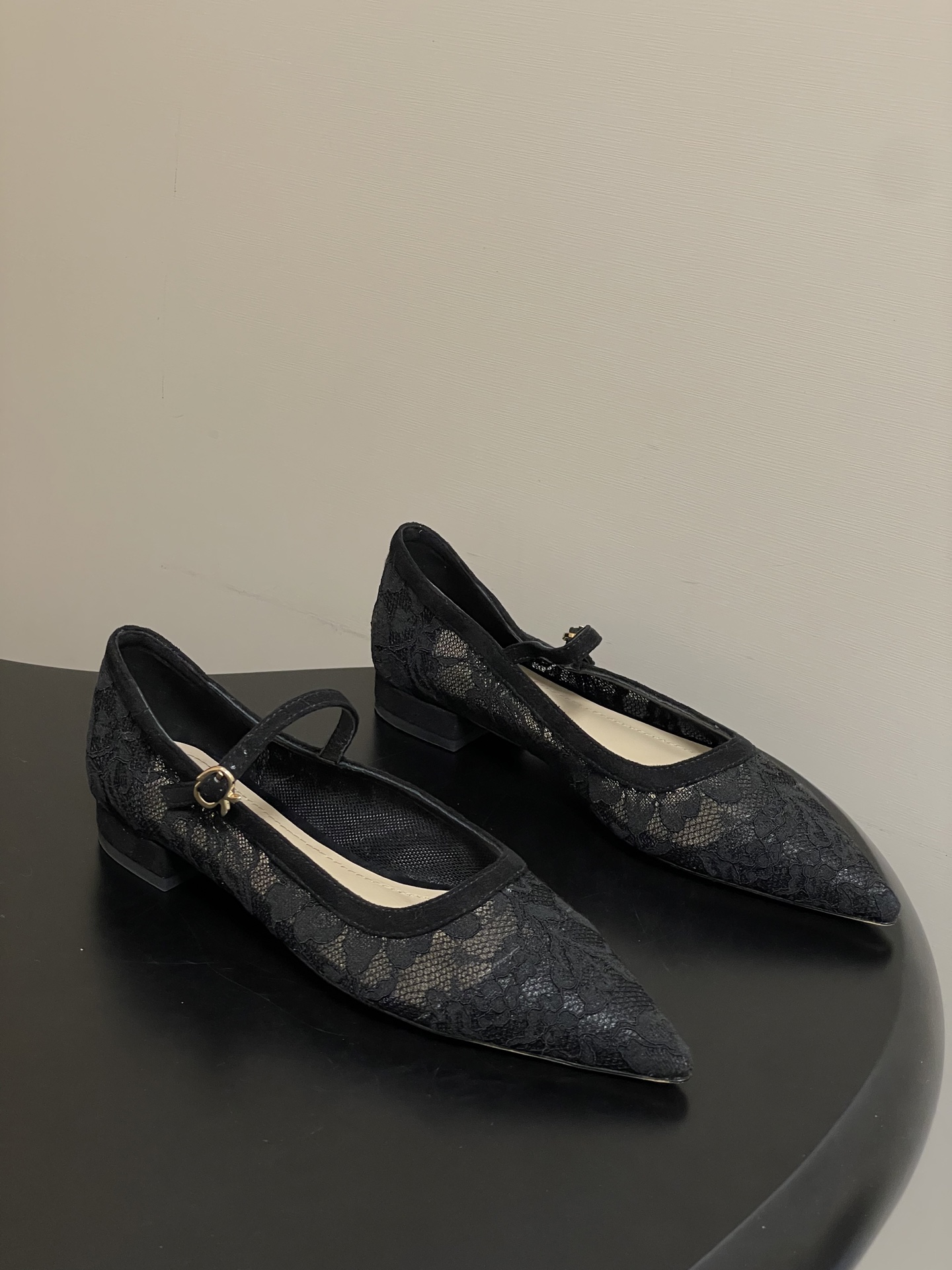 지안비토 로시(GIANVITO ROSSI) 메쉬 포인티드 플랫슈즈 신발