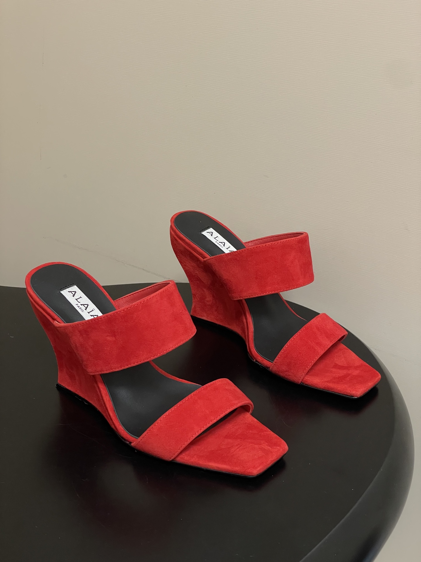 알라이아(ALAIA) 스웨이드 웨지 뮬 구두 신발