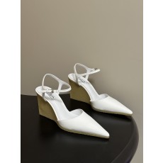 알라이아(ALAIA) 페이턴트 큐브 힐 슬링백 신발