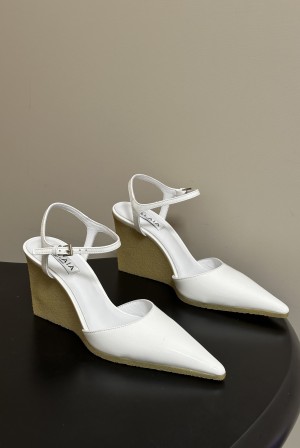 알라이아(ALAIA) 페이턴트 큐브 힐 슬링백 신발