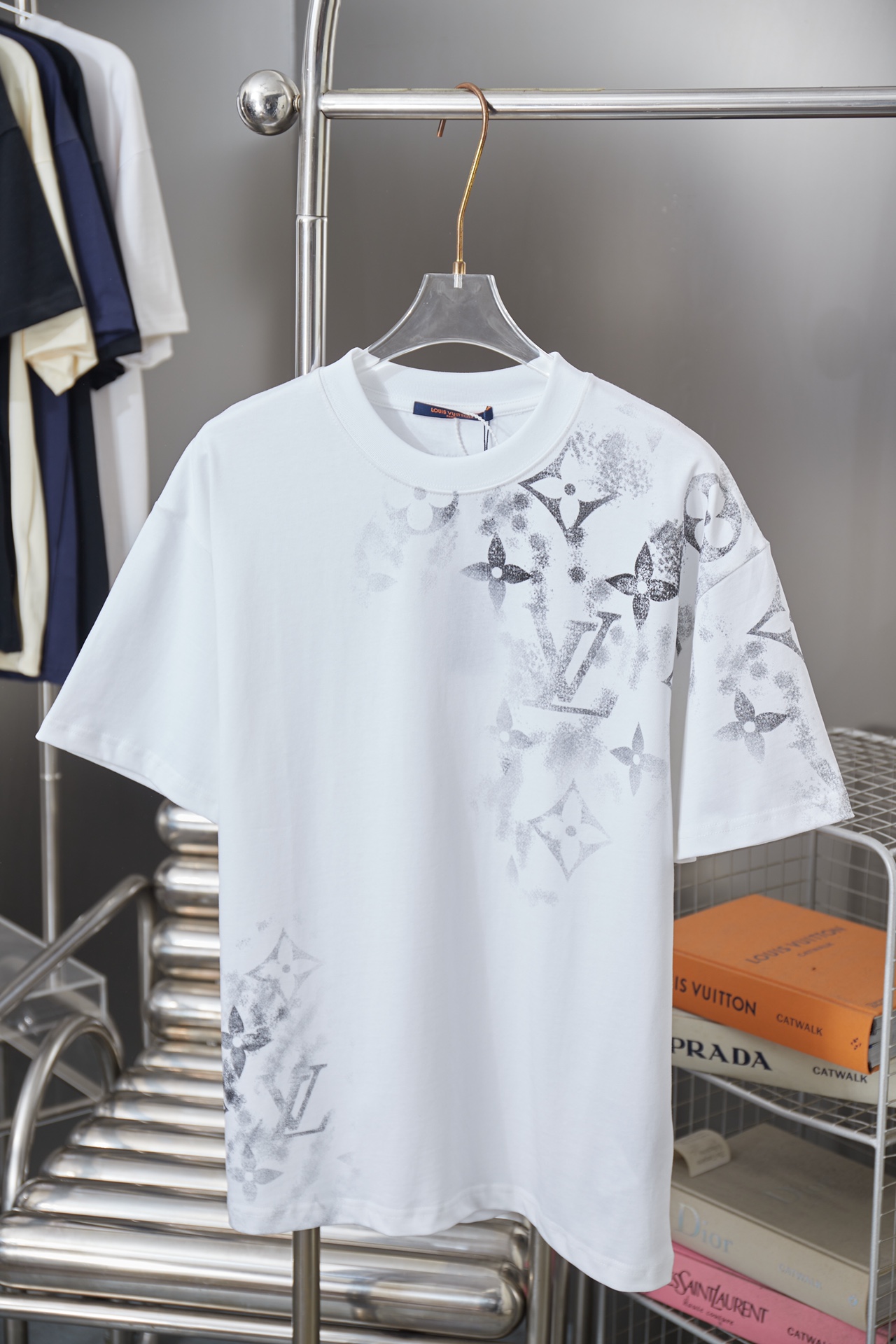 루이비통(LV) 그라데이션 프린팅 반팔 티셔츠 의류