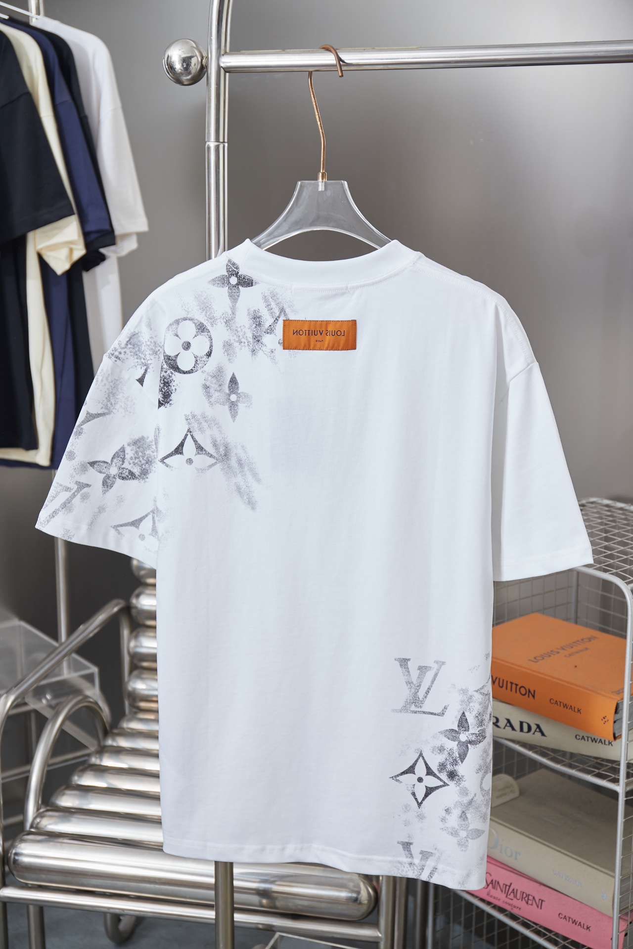 루이비통(LV) 그라데이션 프린팅 반팔 티셔츠 의류