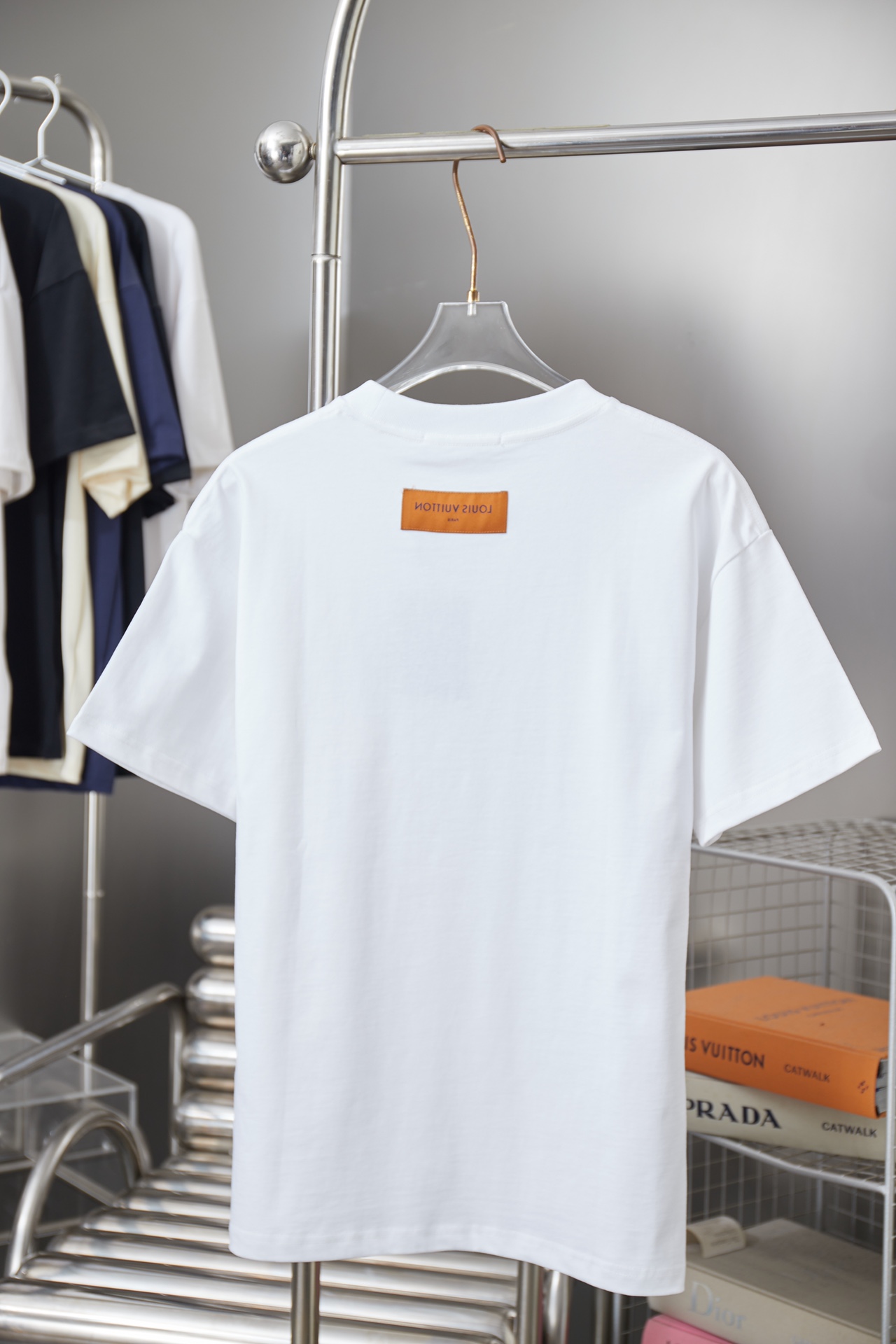 루이비통(LV) 플라워 프린팅 반팔 티셔츠 의류