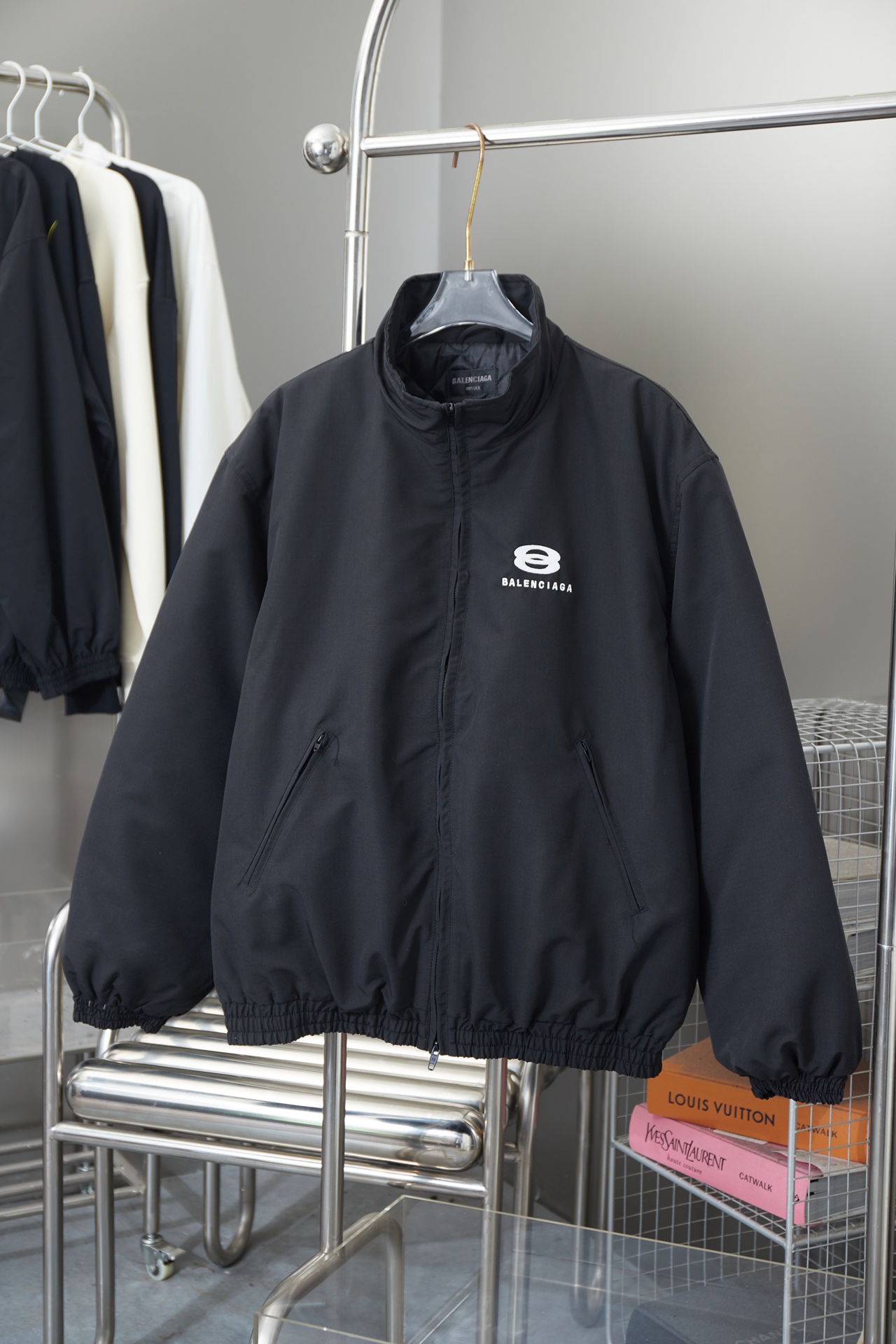 발렌시아가(Balenciaga) 더블 로고 자수 하이넥 패딩 자켓 의류