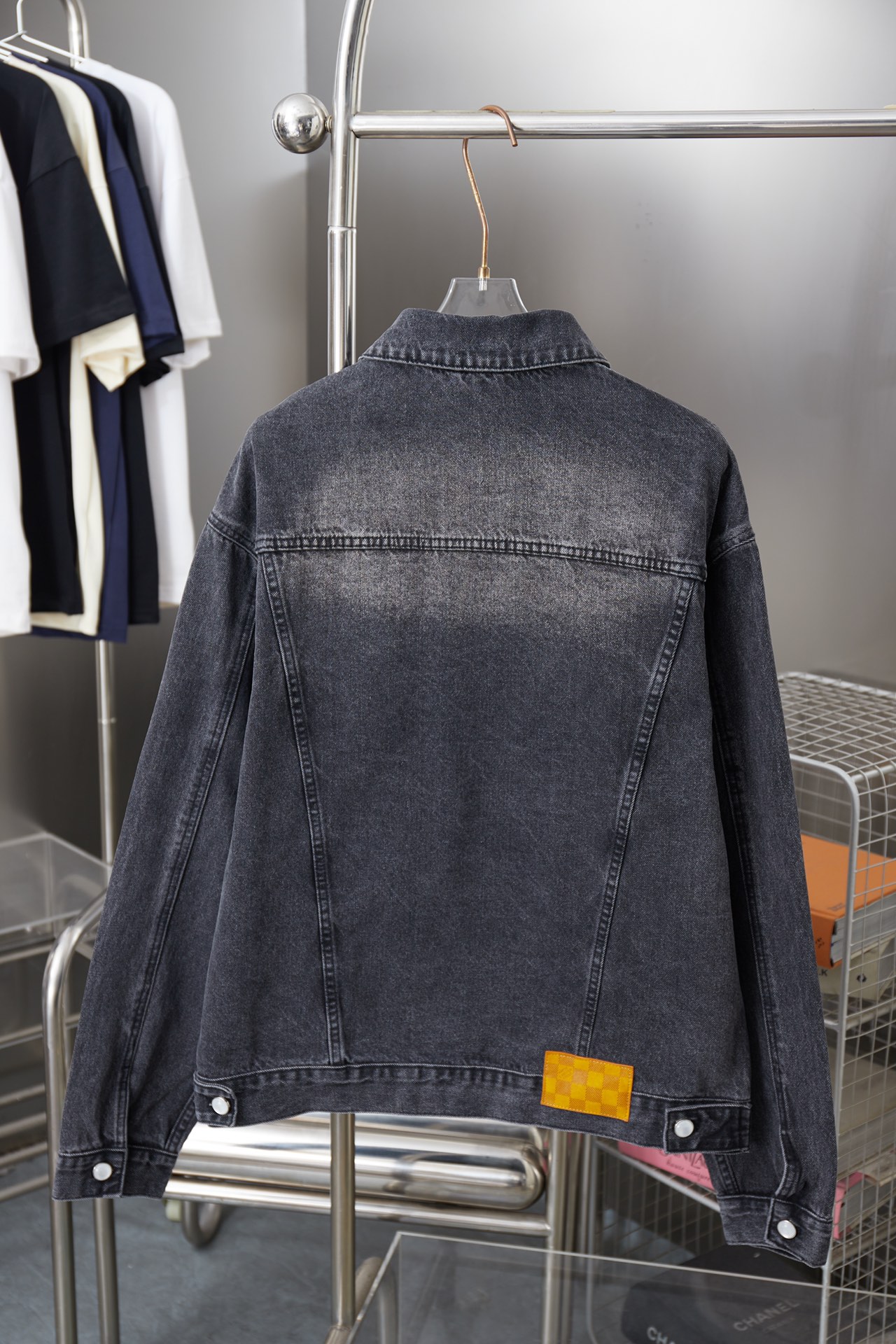 루이비통(LV) 샌드워싱 자수 스티치 데님 자켓 의류