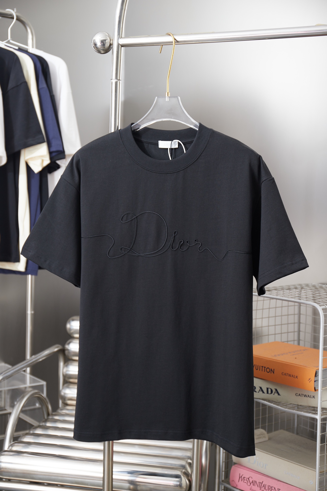 디올(DIOR) CD 자수 로고 반팔 티셔츠 의류