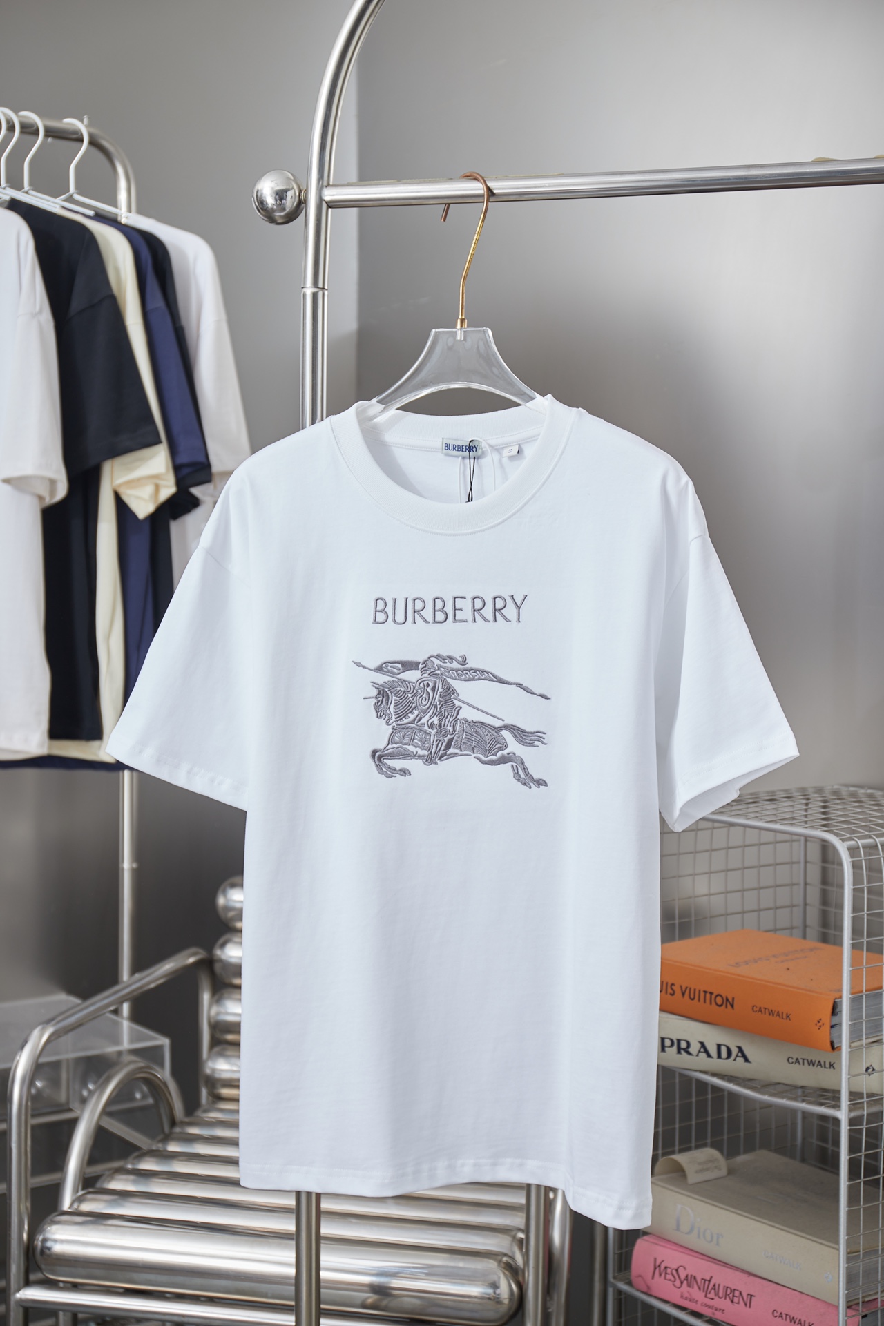버버리(BURBERRY) 마술 기사 자수 로고 반팔 티셔츠 의류
