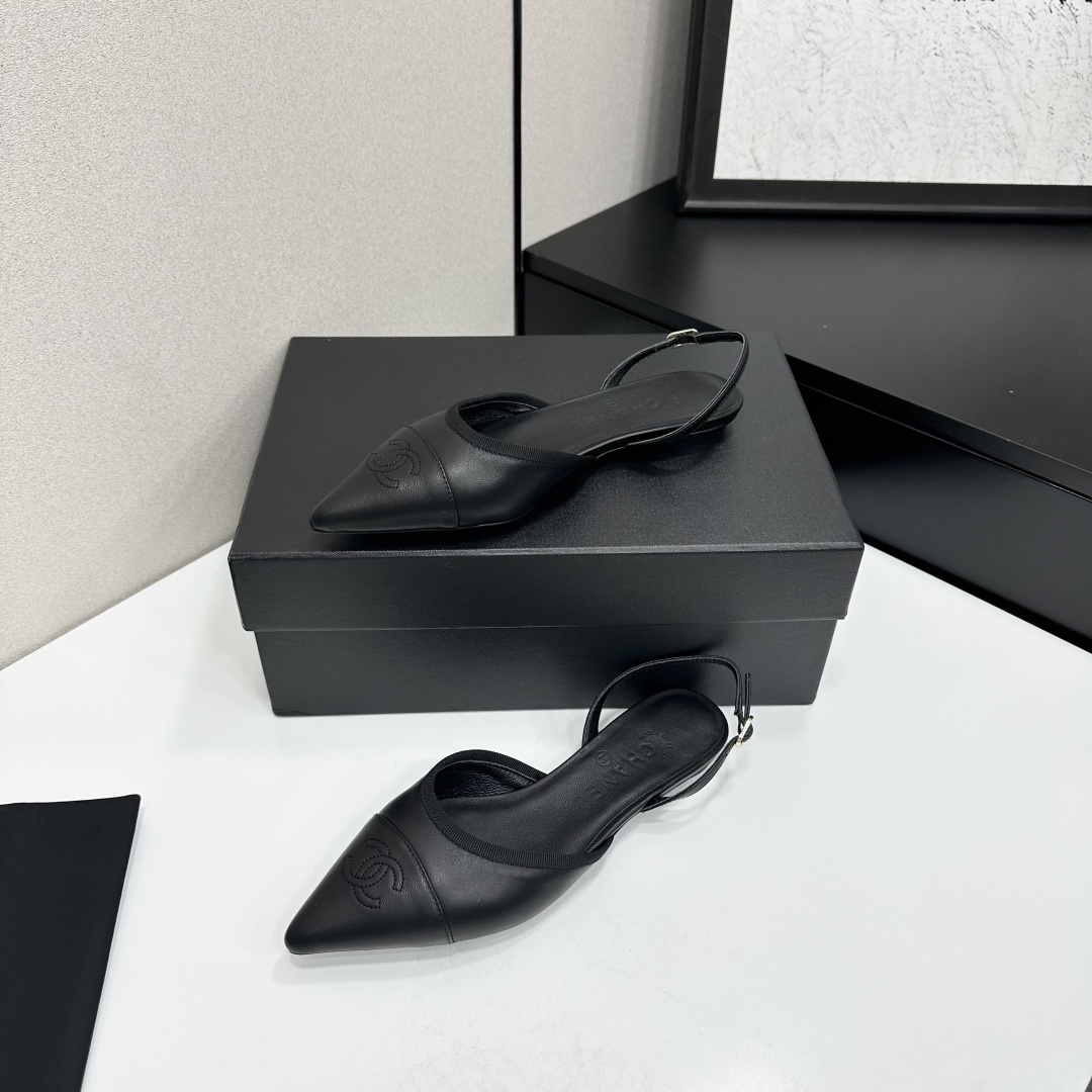 샤넬(CHANEL) 메탈 버클 레더 샌들 신발