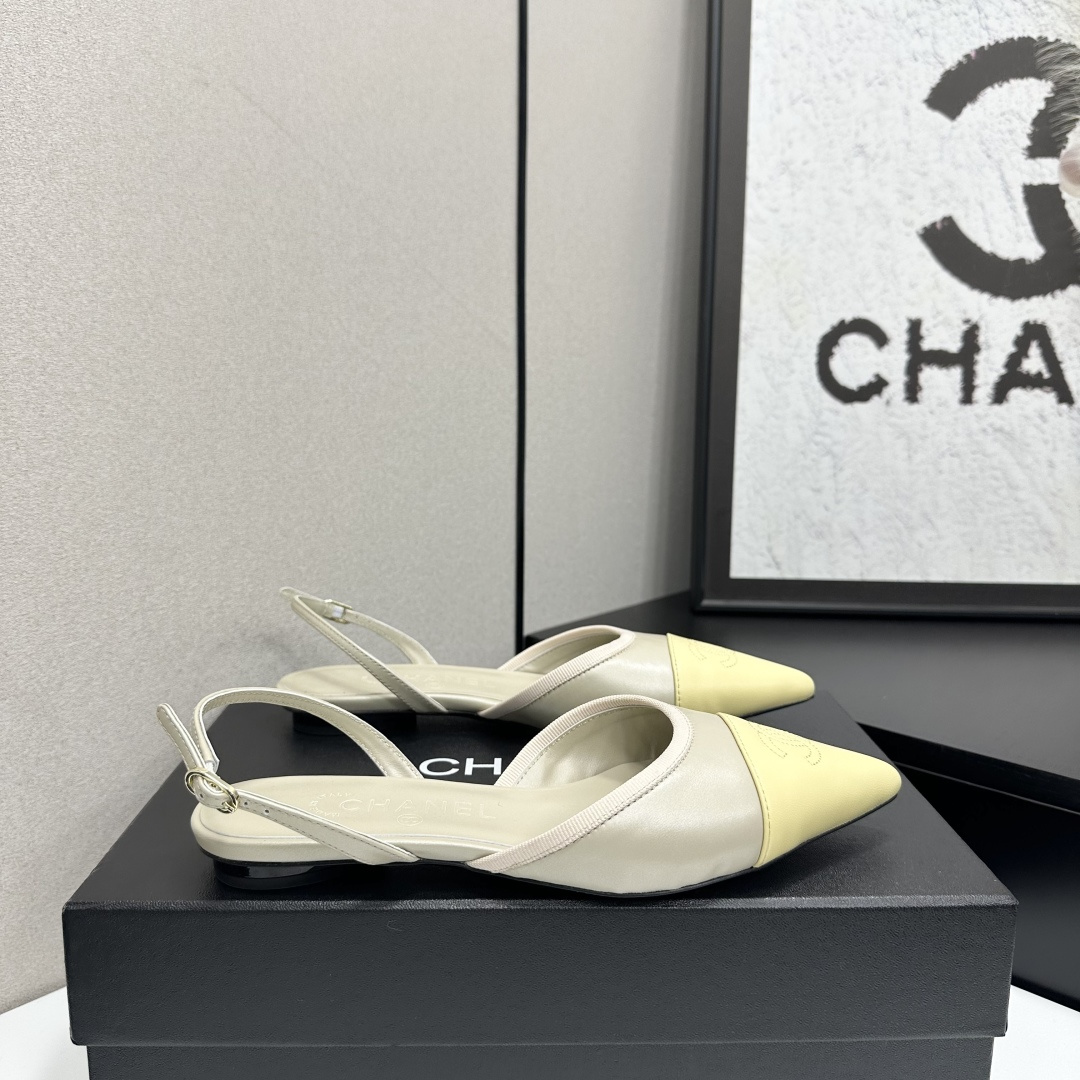 샤넬(CHANEL) 메탈 버클 레더 샌들 신발