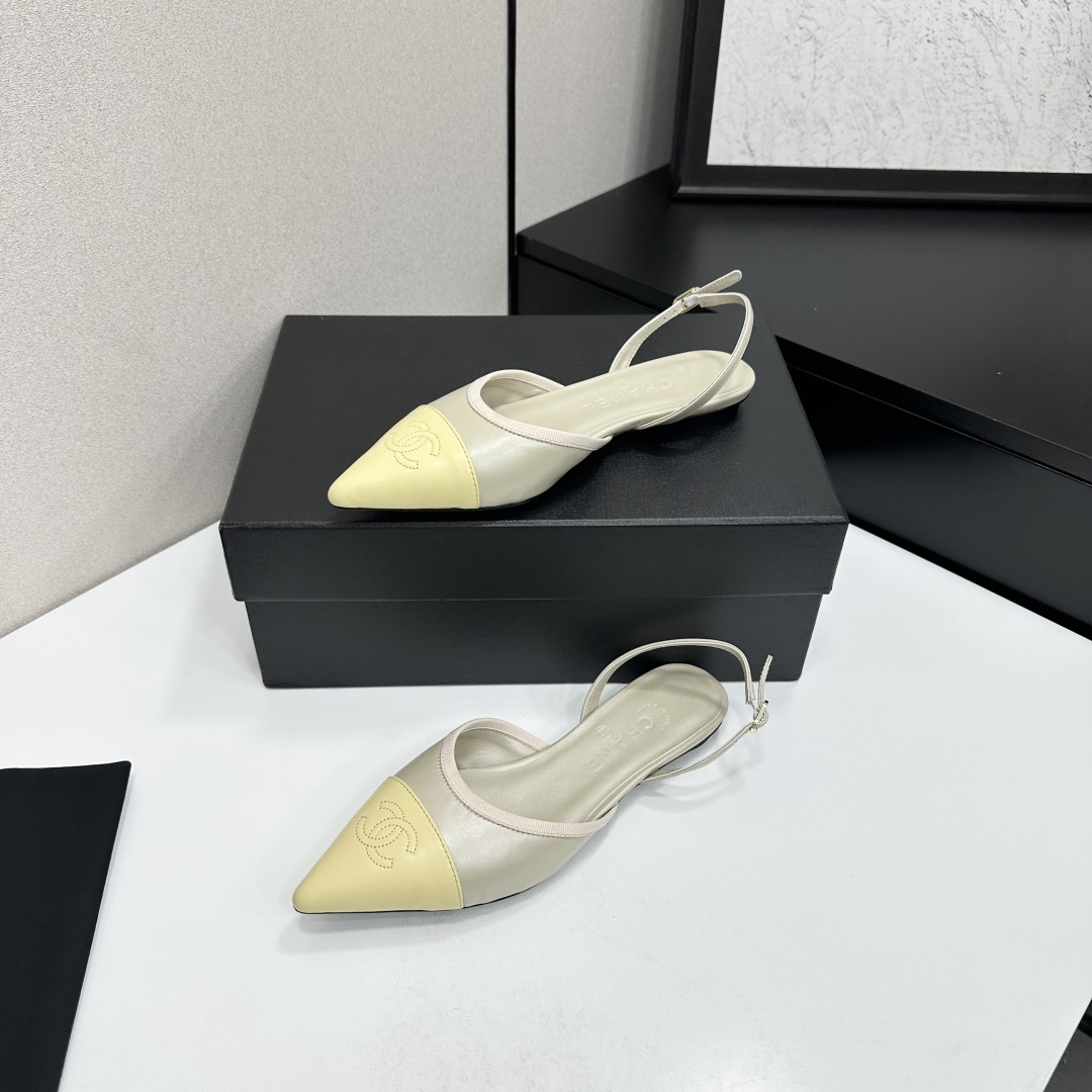 샤넬(CHANEL) 메탈 버클 레더 샌들 신발