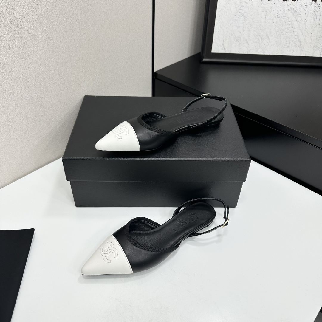 샤넬(CHANEL) 메탈 버클 레더 샌들 신발