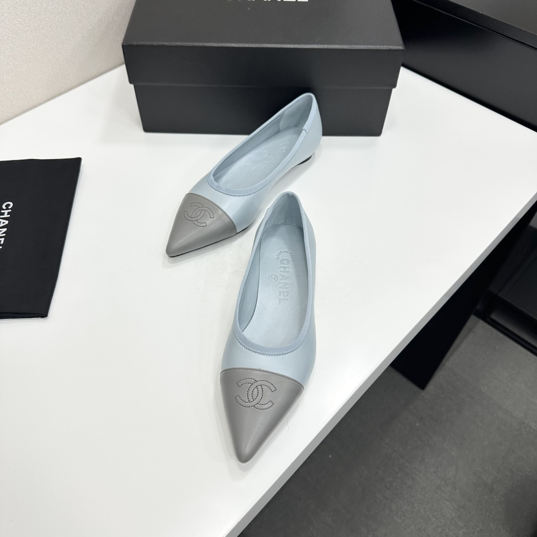 샤넬(CHANEL) 메탈 버클 레더 플랫슈즈 신발