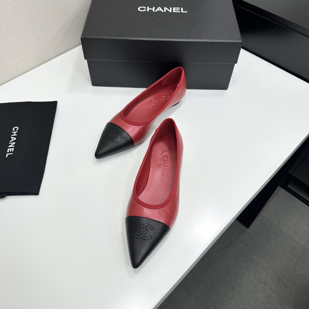 샤넬(CHANEL) 메탈 버클 레더 플랫슈즈 신발