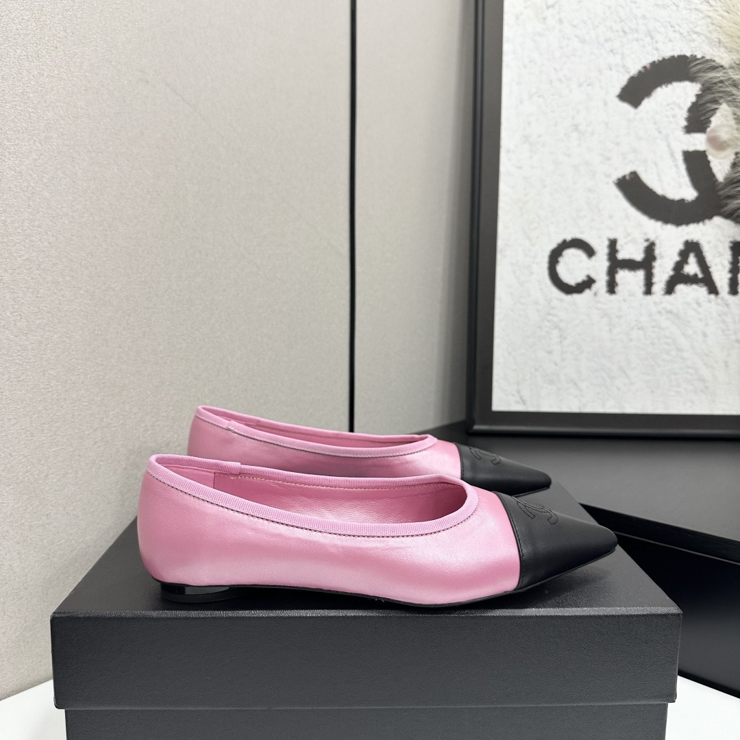 샤넬(CHANEL) 메탈 버클 레더 플랫슈즈 신발