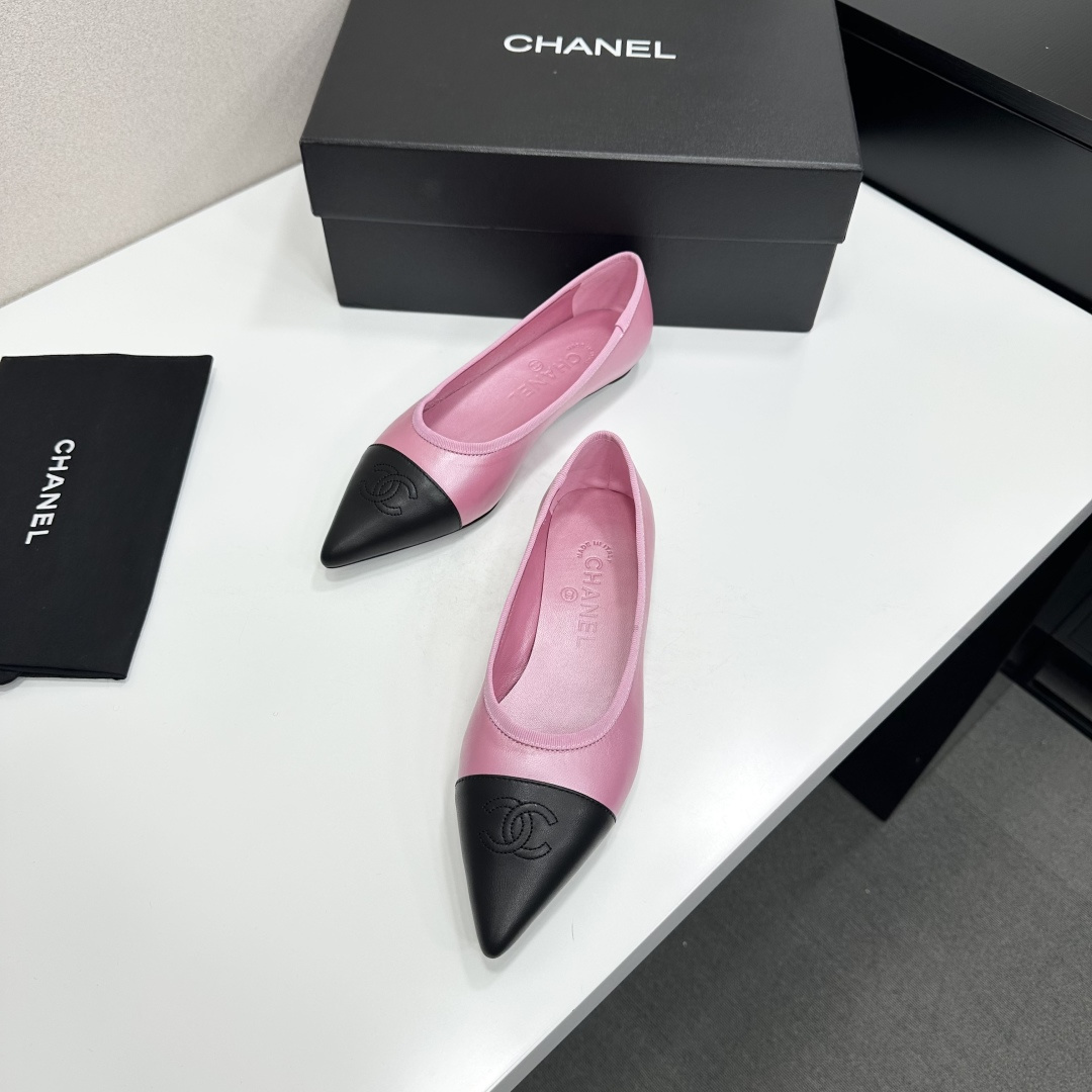 샤넬(CHANEL) 메탈 버클 레더 플랫슈즈 신발