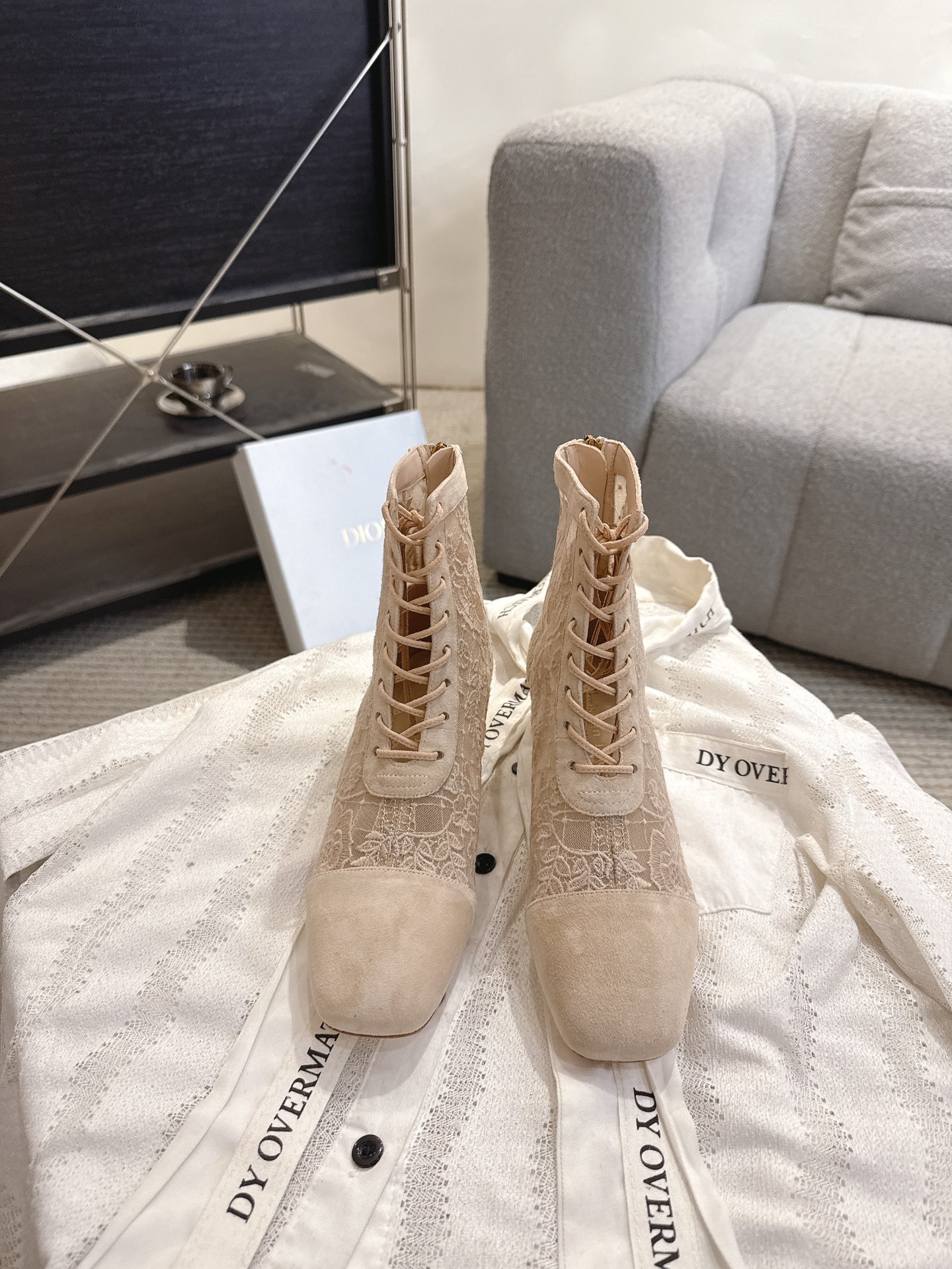 디올(DIOR) J’ADIOR 자수 니트 앵클 부츠 신발