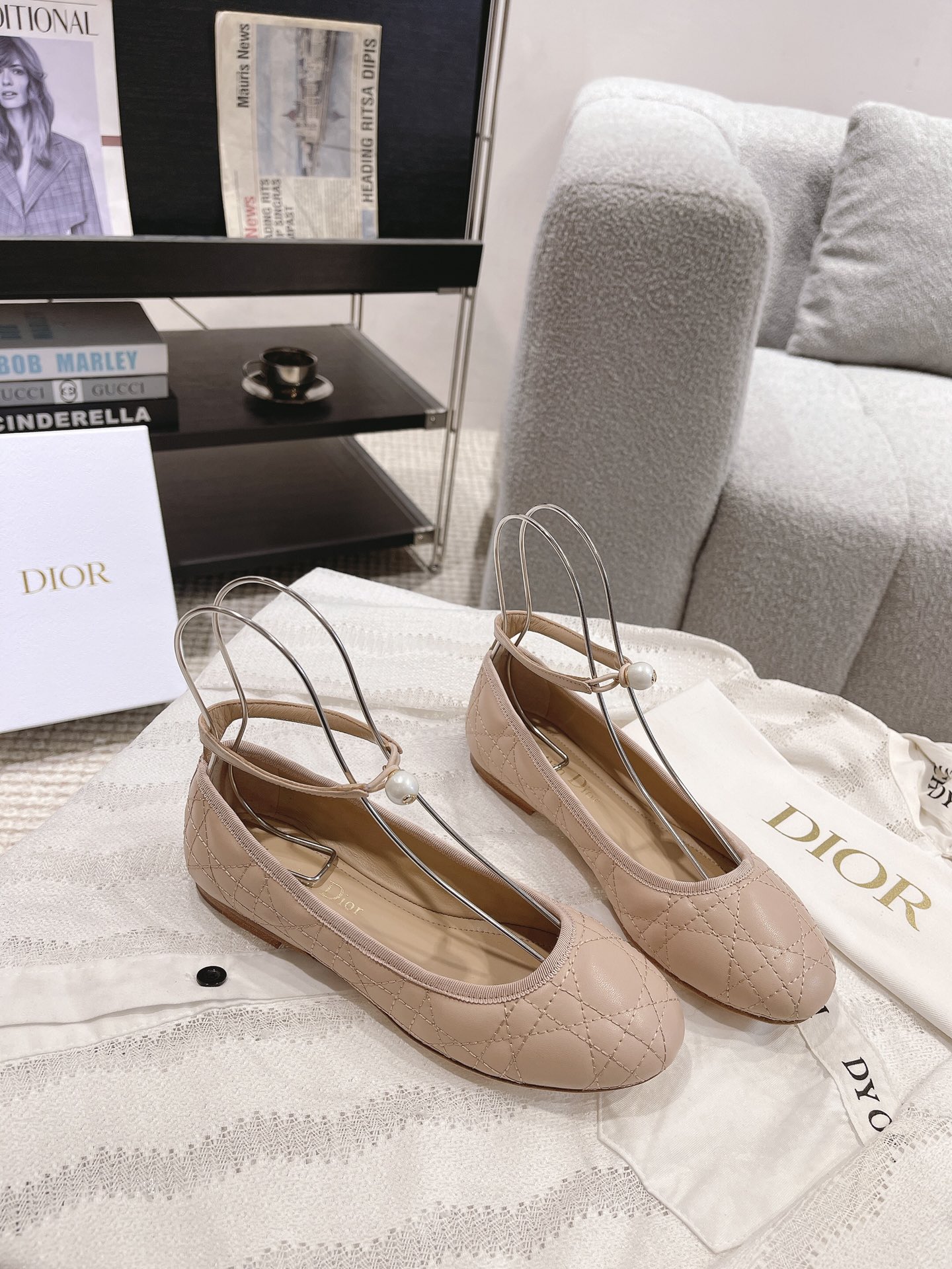 디올(DIOR) 진주 퀼팅 발레 플랫 슈즈 신발