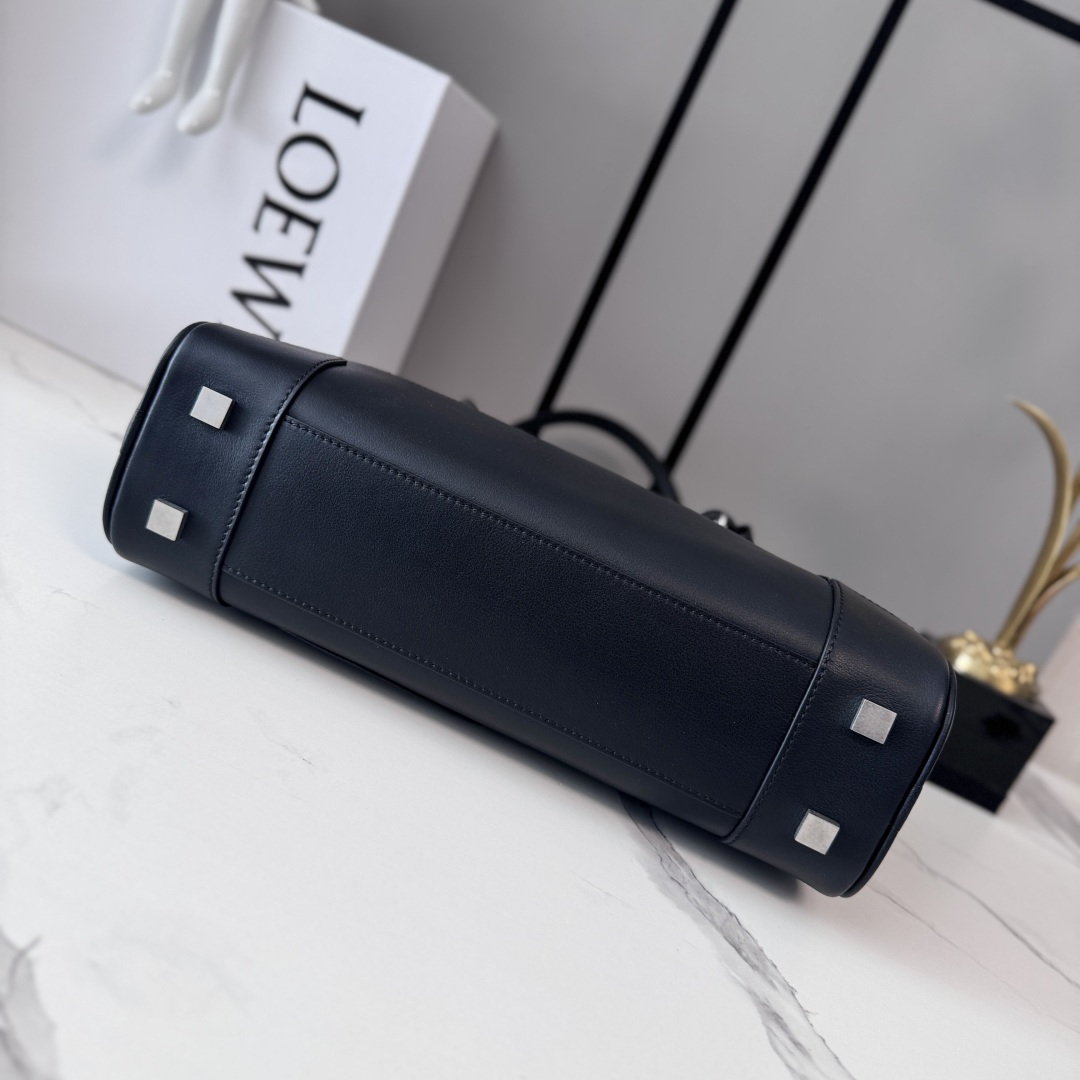 Loewe 로에베 아마조나 크롭(penta Amazona Cropped) 샤이니 카프스킨 토트백 숄더백 가방