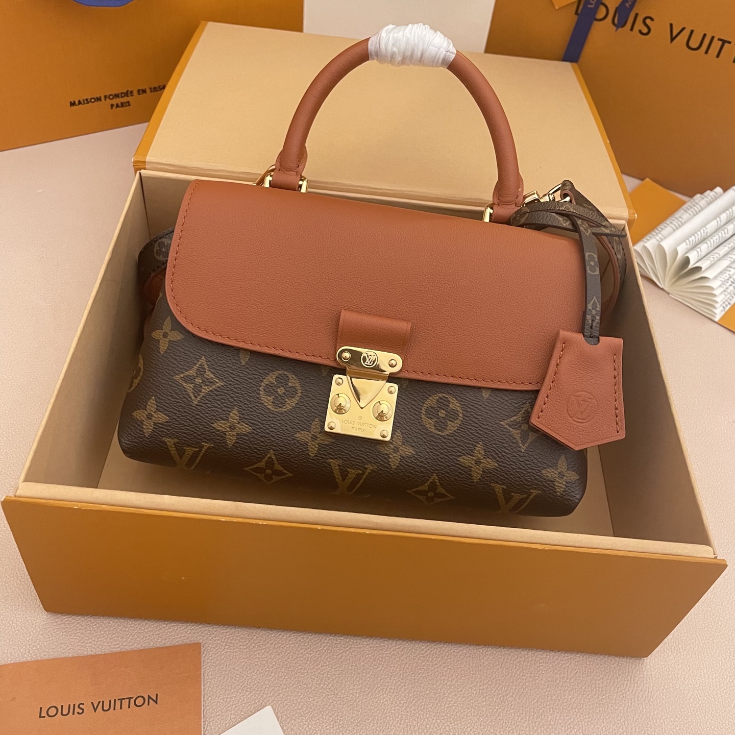 LV 루이비통 마들렌(Madeleine) BB 핸드백 숄더백 가방