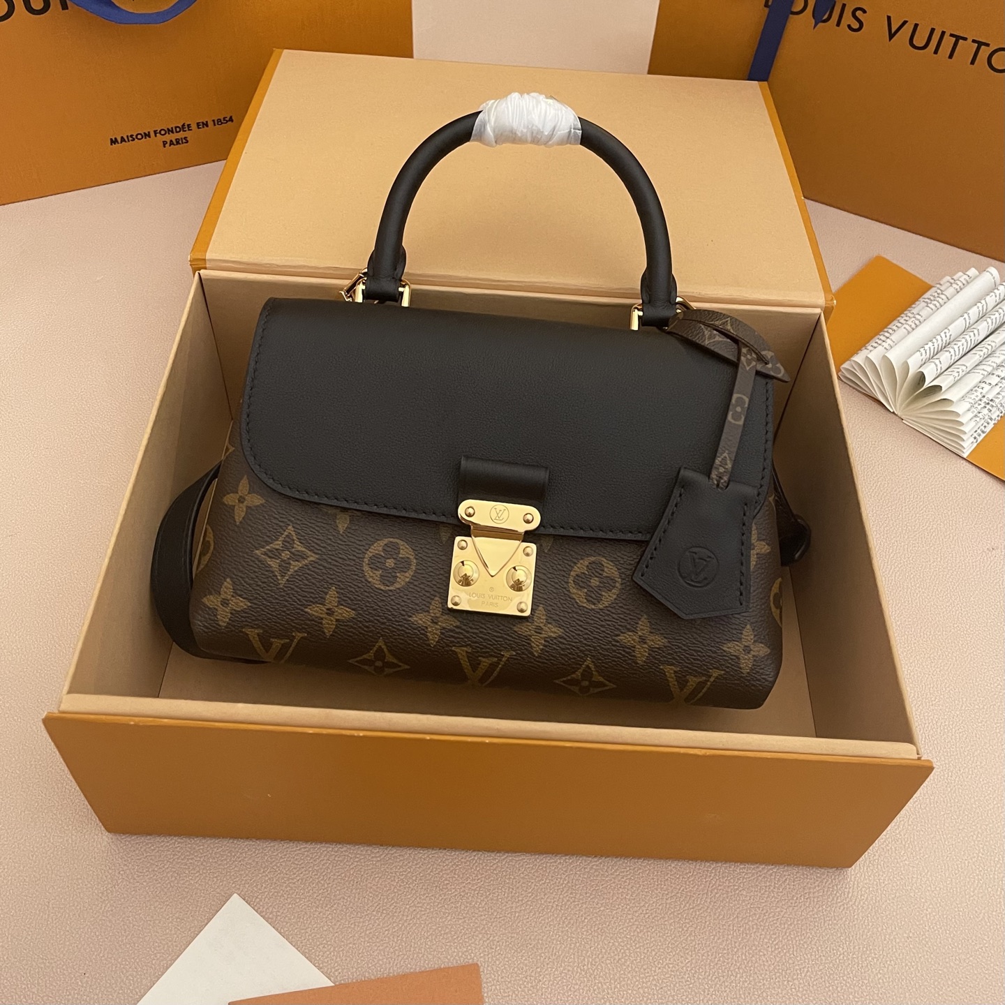 LV 루이비통 마들렌(Madeleine) BB 핸드백 숄더백 가방