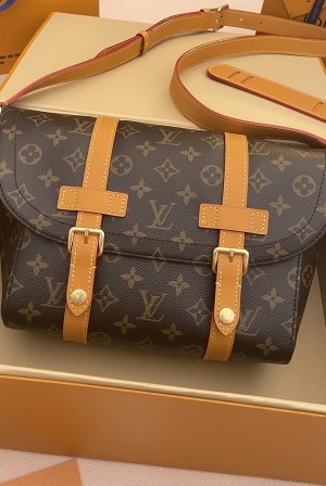 LV 루이비통 크리스토퍼(Christopher) 메신저 백 크로스백 가방