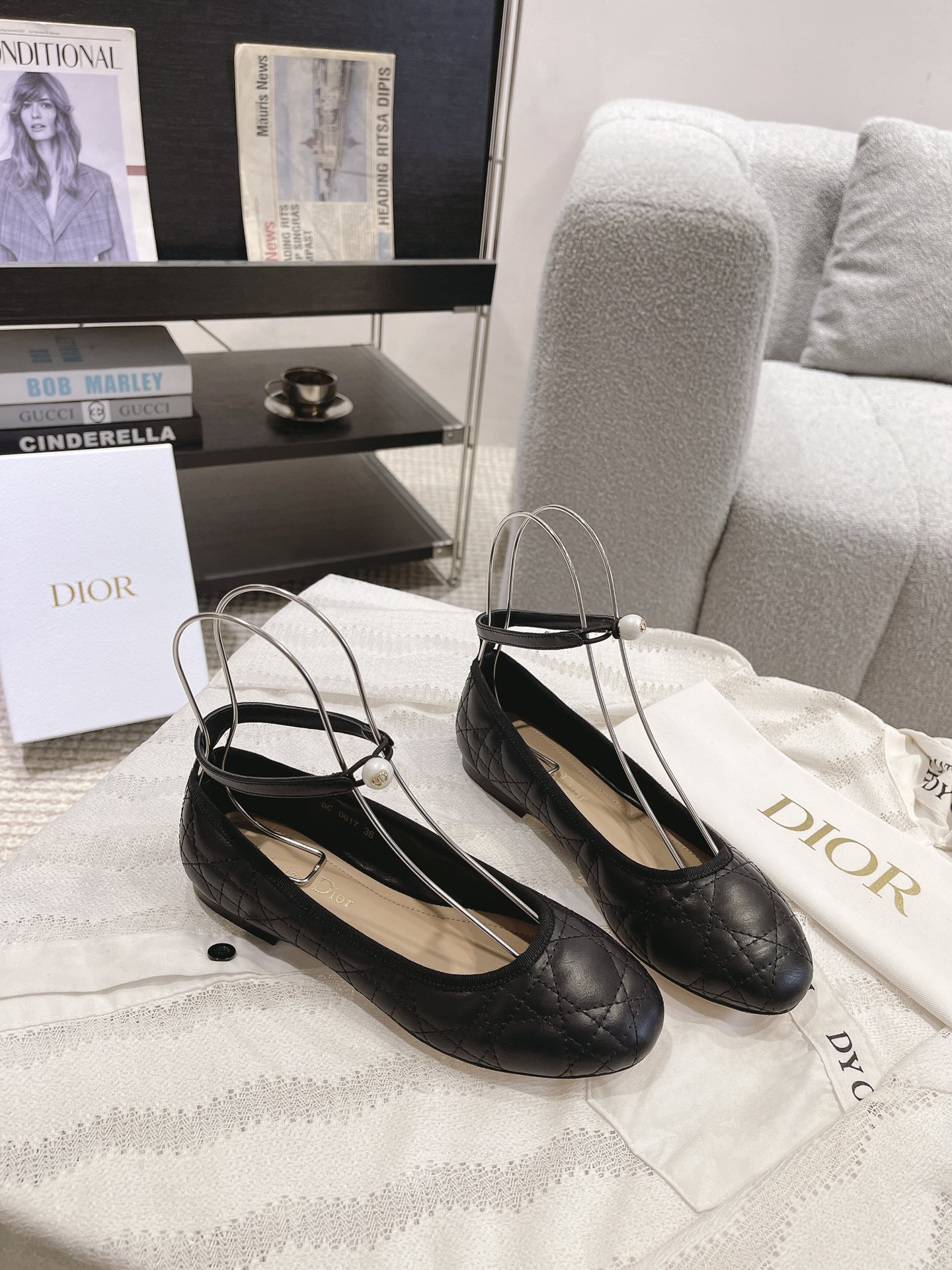 디올(DIOR) 진주 퀼팅 발레 플랫 슈즈 신발