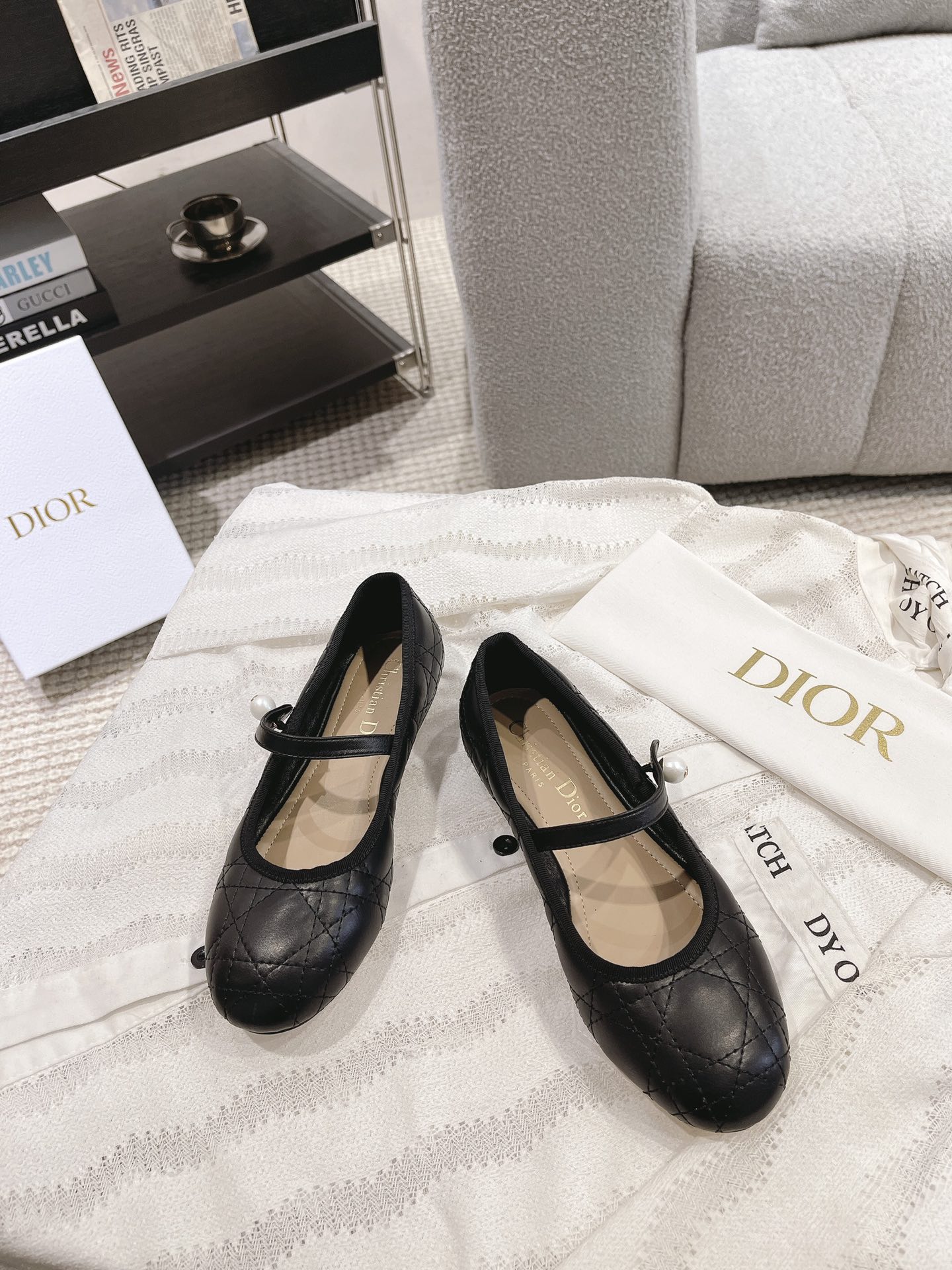 디올(DIOR) 진주 까나쥬 발레리나 플랫 신발