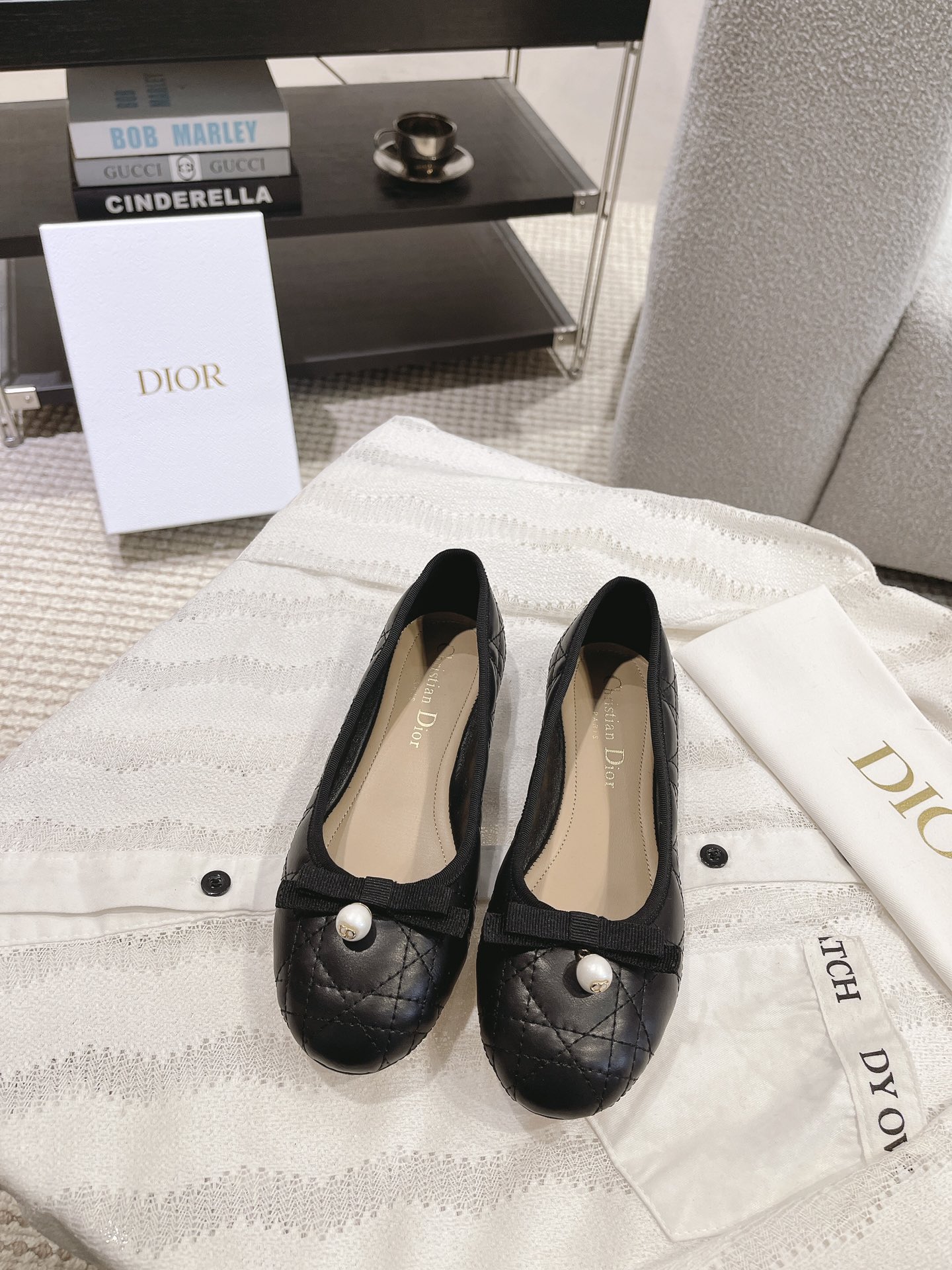 디올(DIOR) 까나쥬 발레리나 플랫 신발