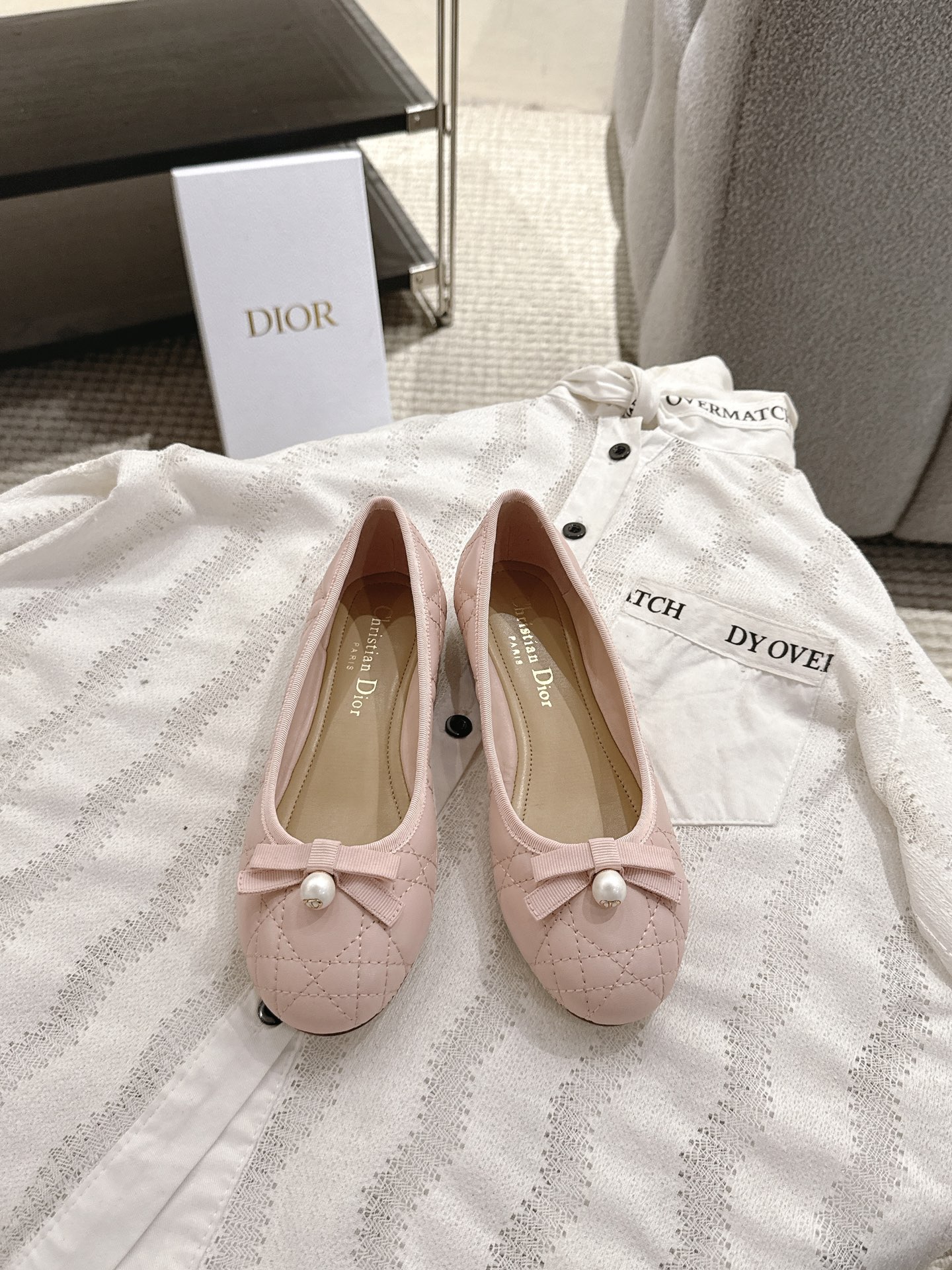 디올(DIOR) 까나쥬 발레리나 플랫 신발