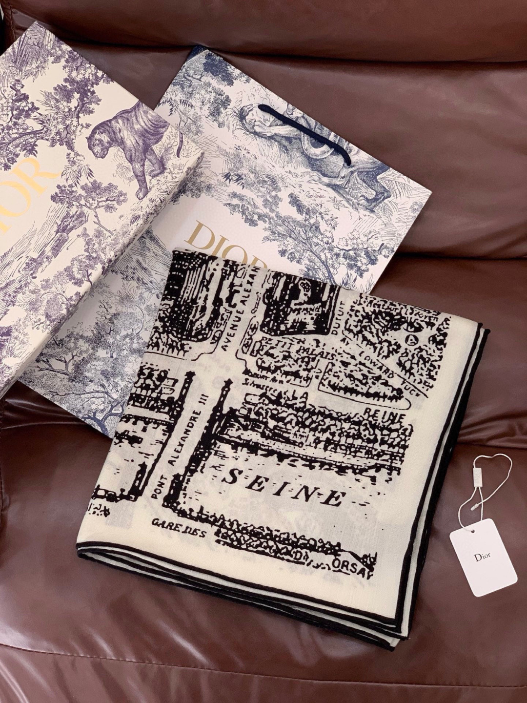 디올(DIOR) 파리 맵 실크 스퀘어 목도리 스카프