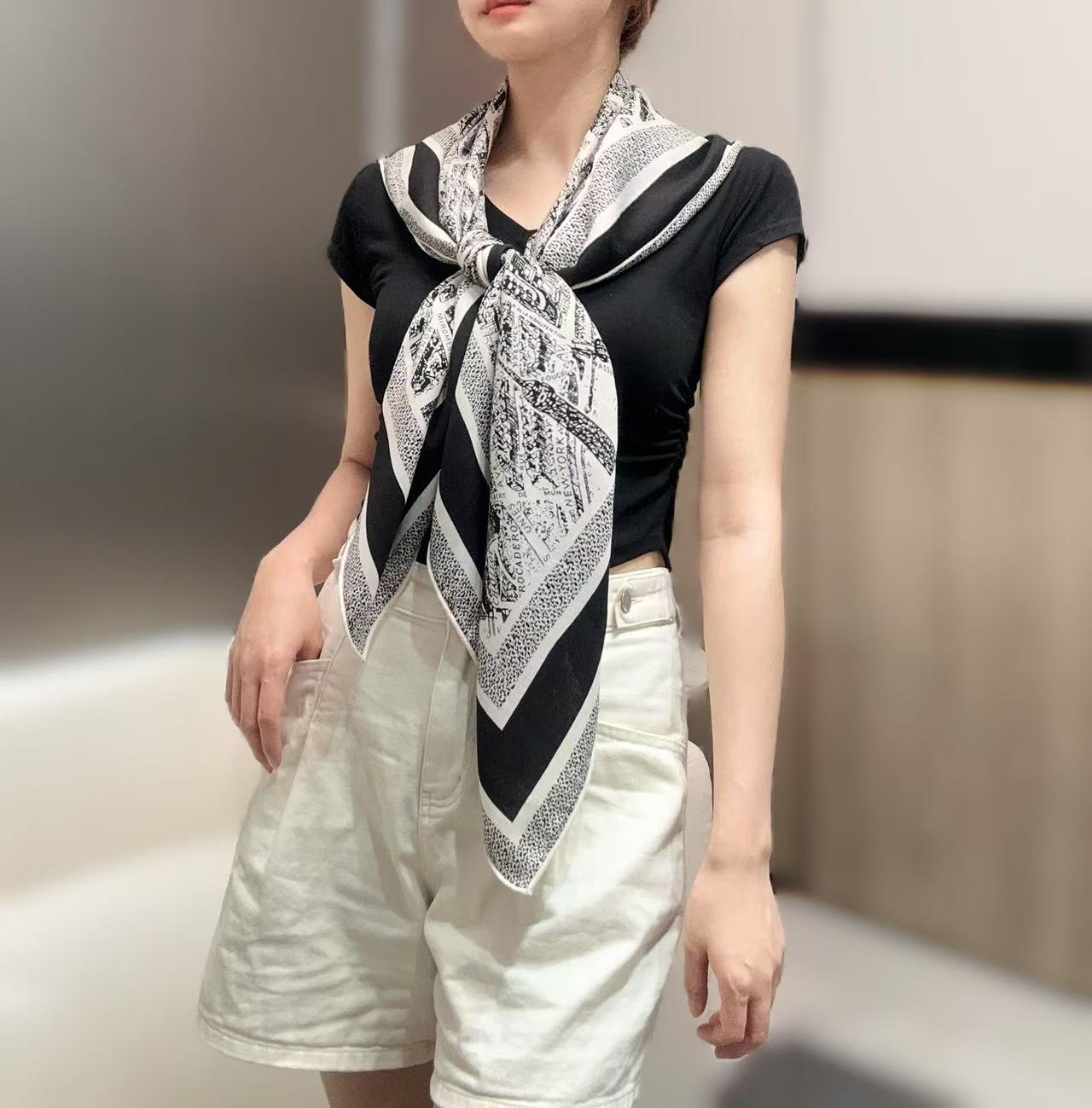 디올(DIOR) 파리 맵 실크 스퀘어 목도리 스카프