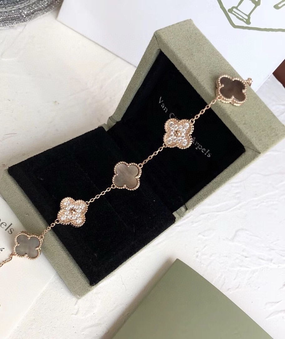 반클리프 아펠(Van Cleef & Arpels) 그레이 자개 다섯 모티브 팔찌 악세사리