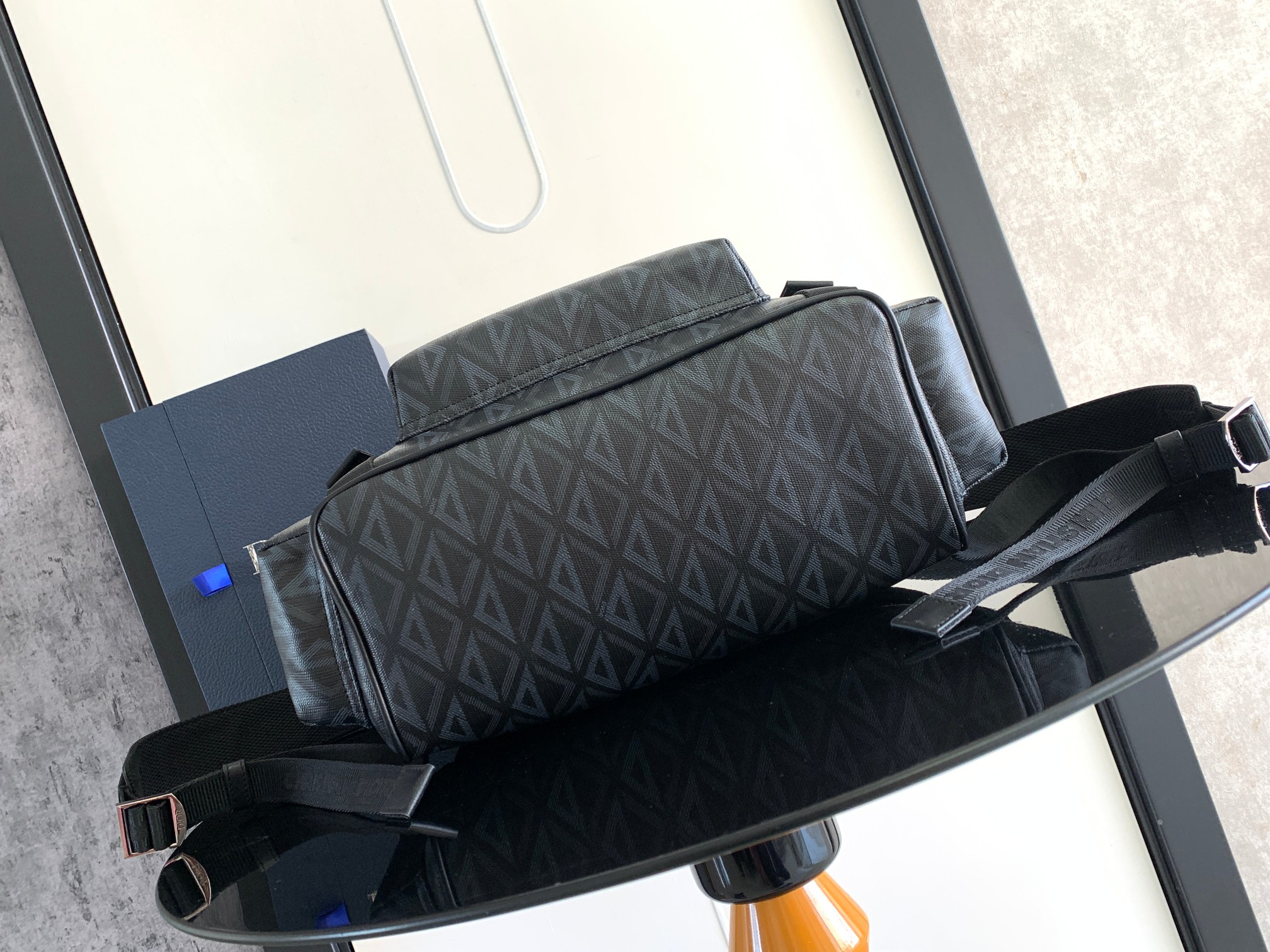 Dior CD 디올 힛 더 로드(Hit The Road) CD 다이아몬드 백팩 - 올 블랙 가방