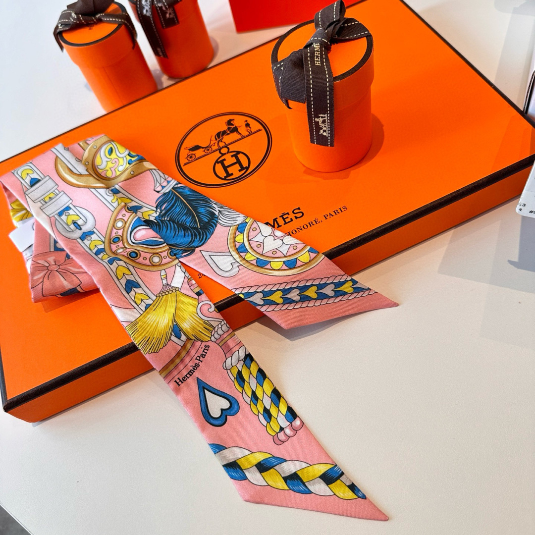 에르메스(HERMES) 하트 안장 트윌리 실크 목도리 스카프