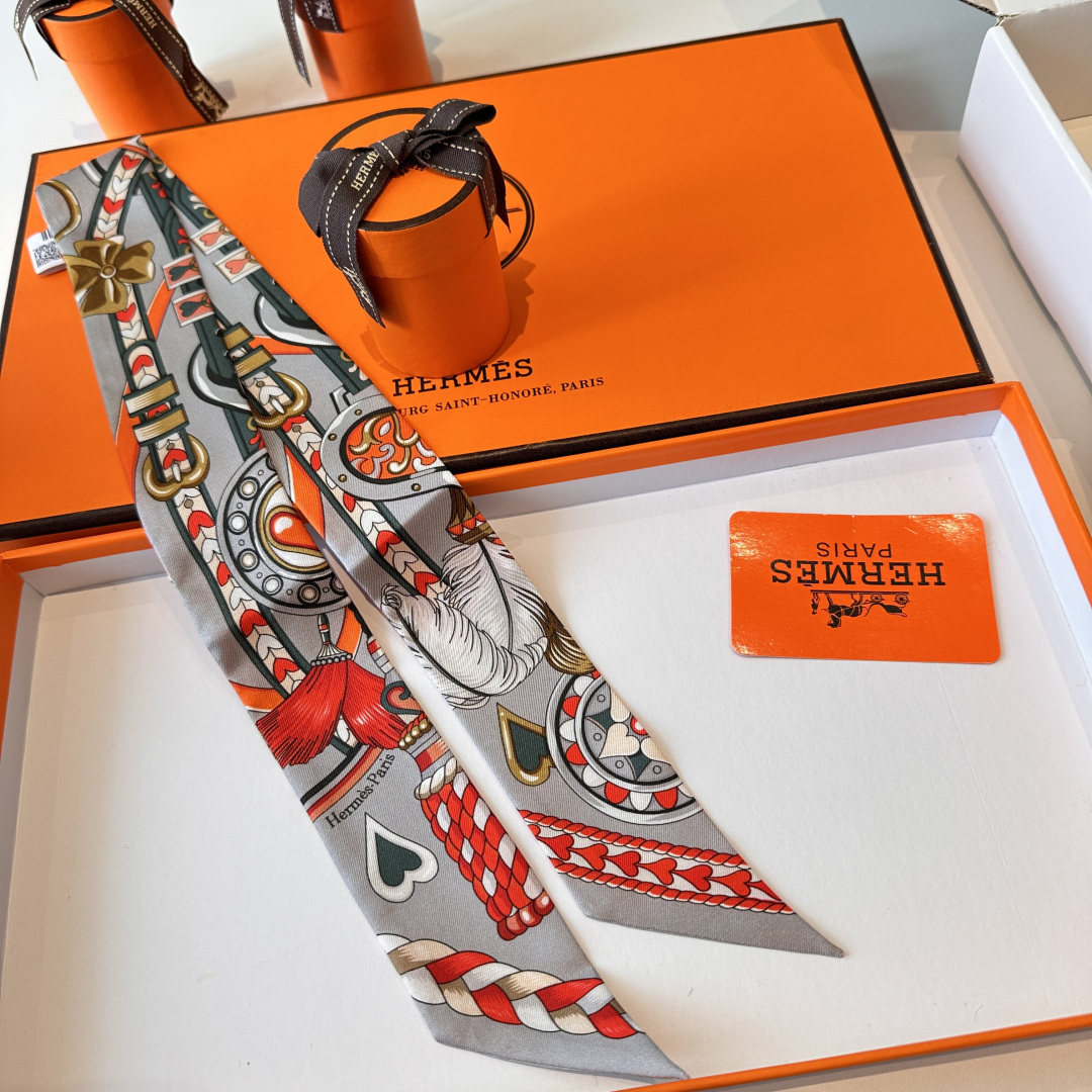 에르메스(HERMES) 하트 안장 트윌리 실크 목도리 스카프