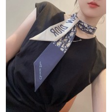 디올(DIOR) 빅로고 실크 트윌리 목도리 스카프