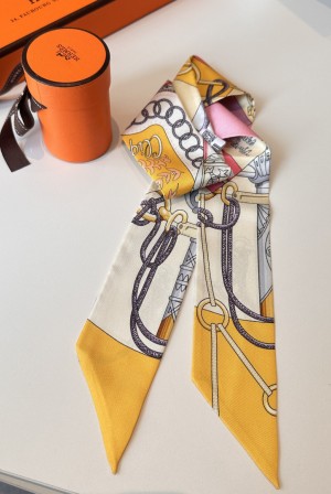 에르메스(HERMES) 행진 트윌리 실크 목도리 스카프