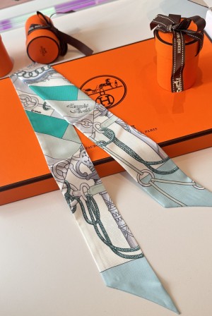 에르메스(HERMES) 행진 트윌리 실크 목도리 스카프