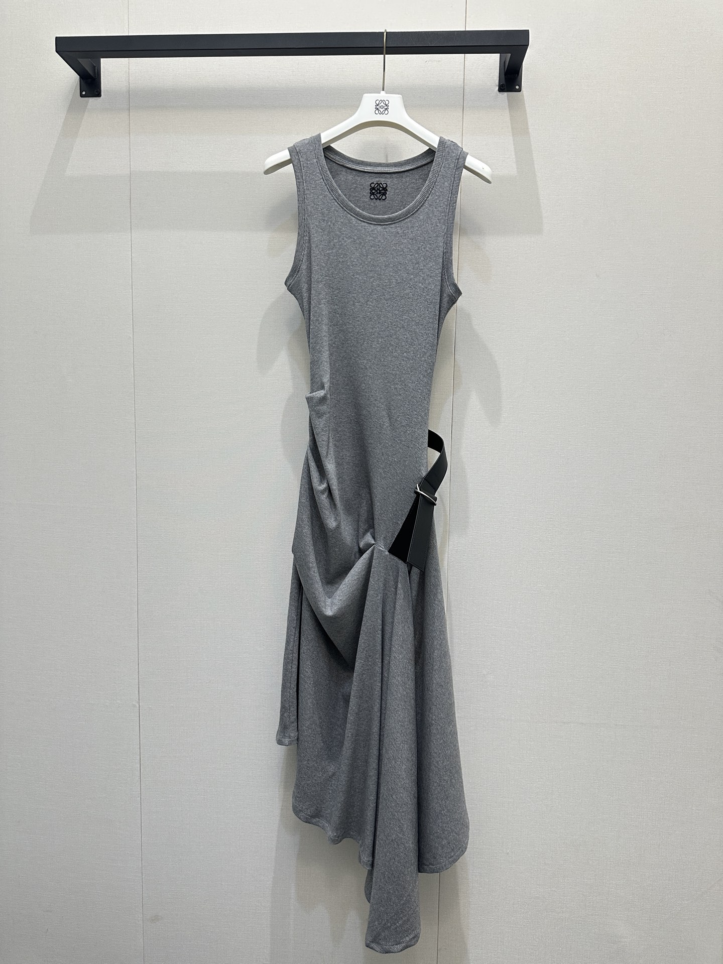 로에베(LOEWE) 플리츠 벨트 슬리브리스 원피스 의류