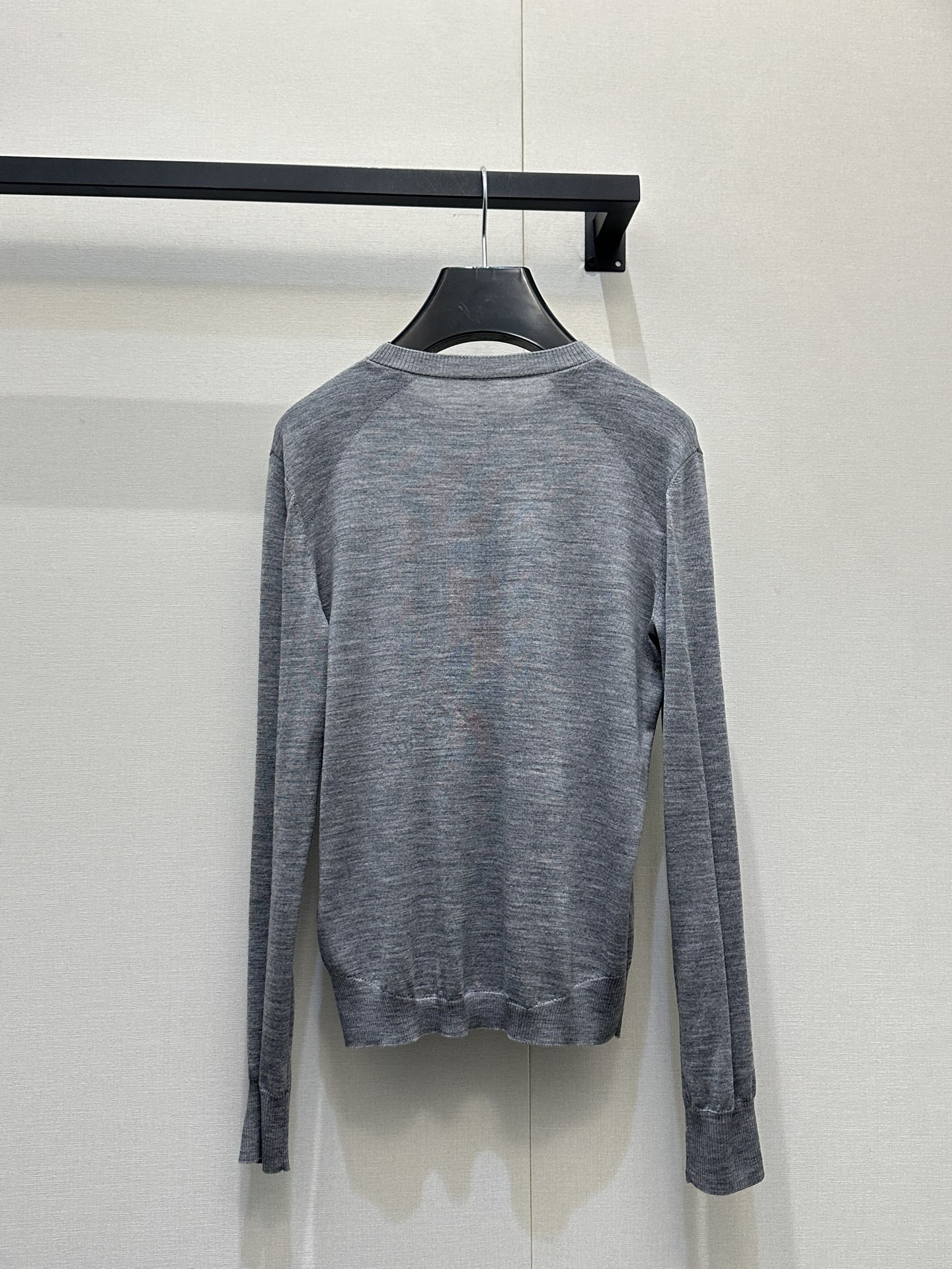 샤넬(CHANEL) 배색 로고 자수 라운드넥 긴팔 니트 의류